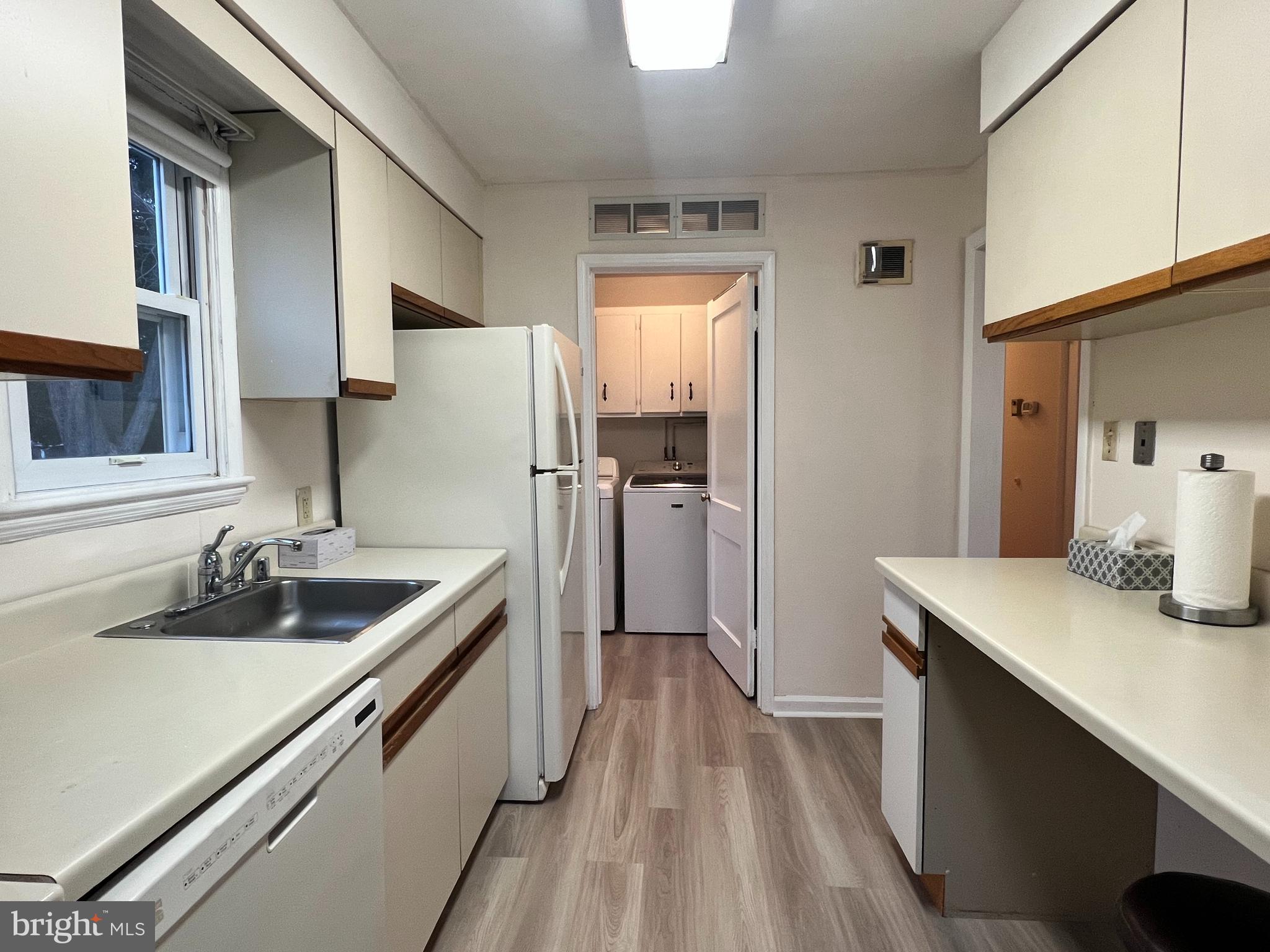 ANNALEE HEIGHTS - Residential Lease