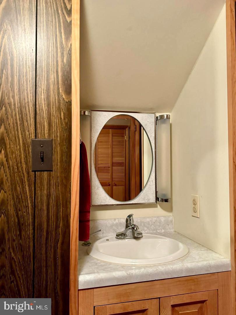 ANNALEE HEIGHTS - Residential Lease