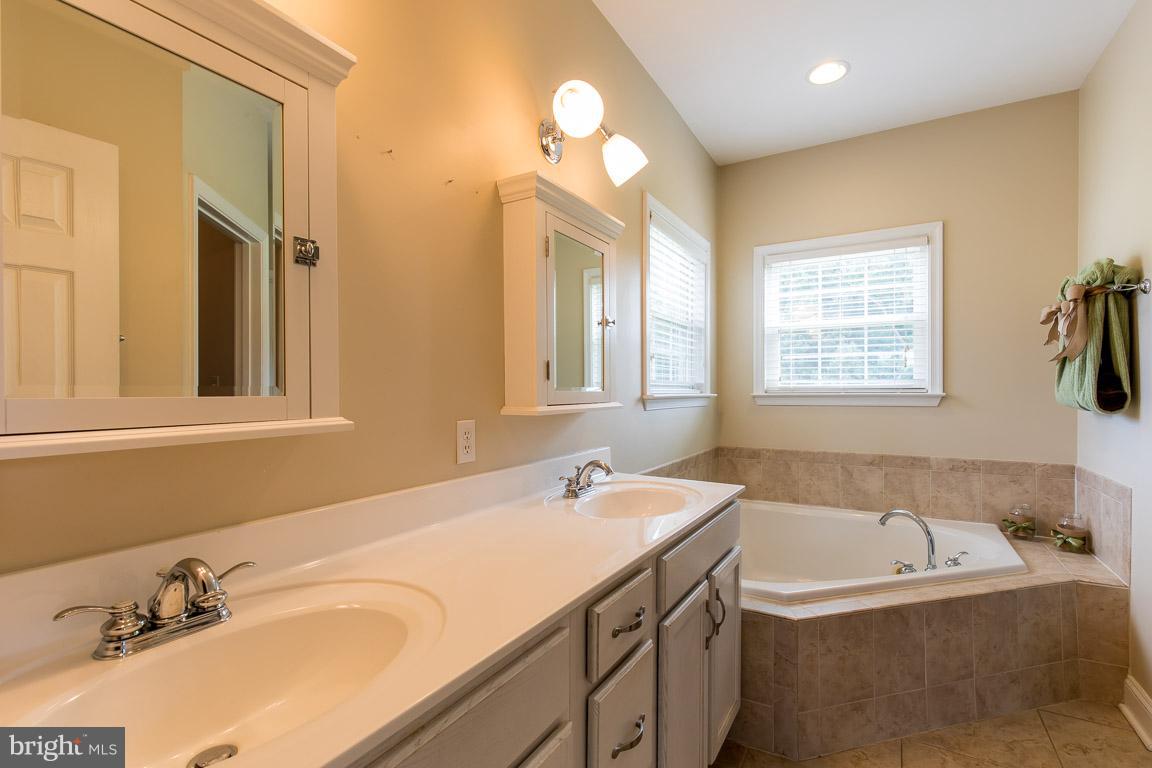 MILESTOWN OAK ESTATES - Residential