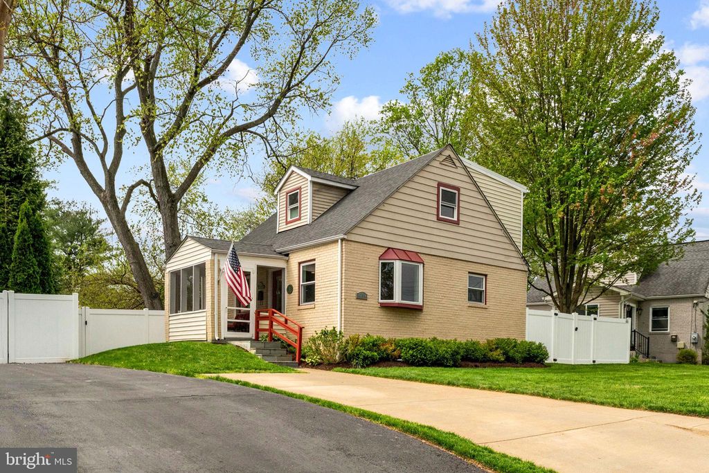 Photo of 7139 Parkview Avenue, FALLS CHURCH, VA 22042 (MLS # VAFX2298546)