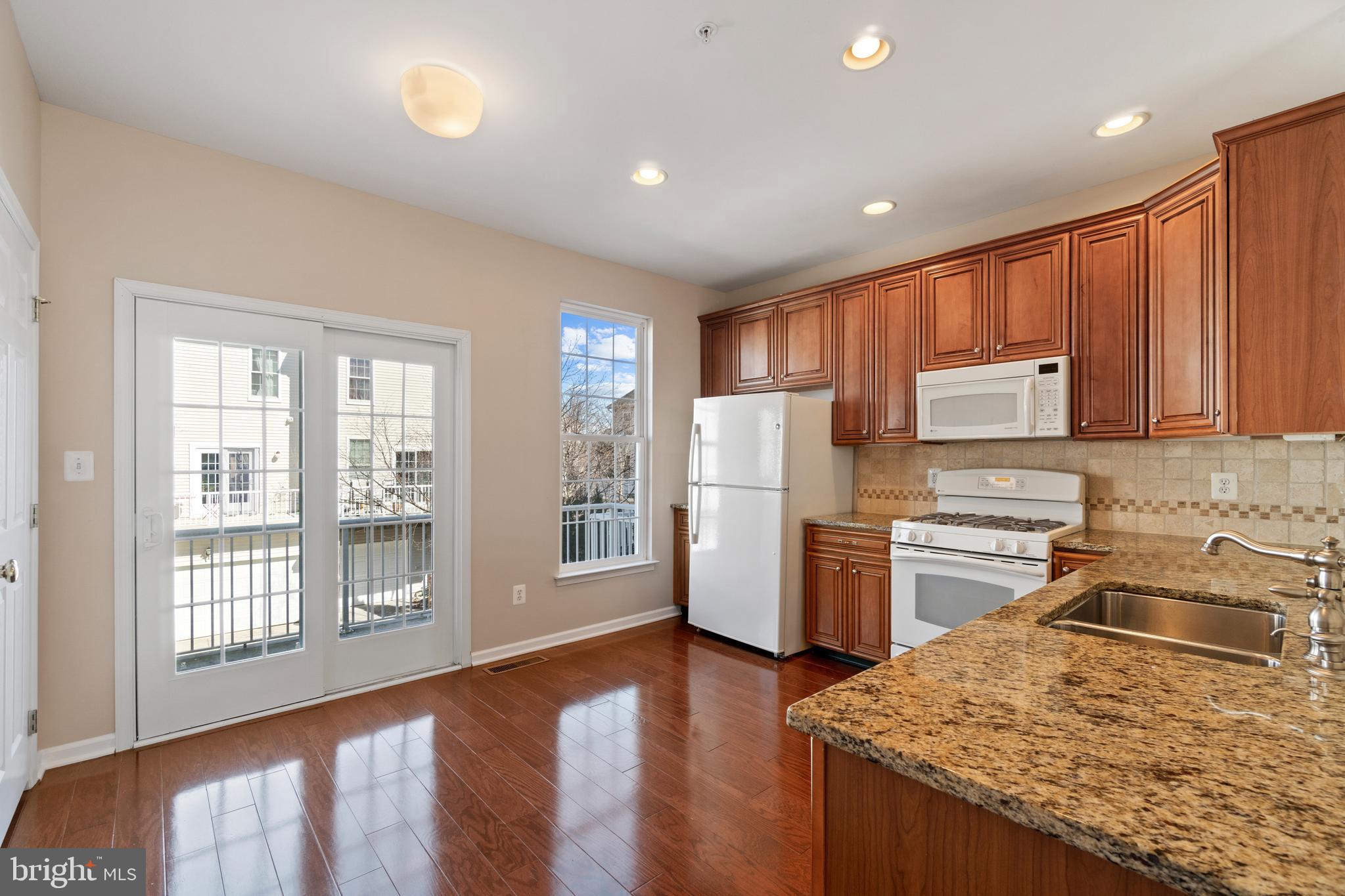 AMBERLEA AT LOUDOUN VALLEY - Residential Lease