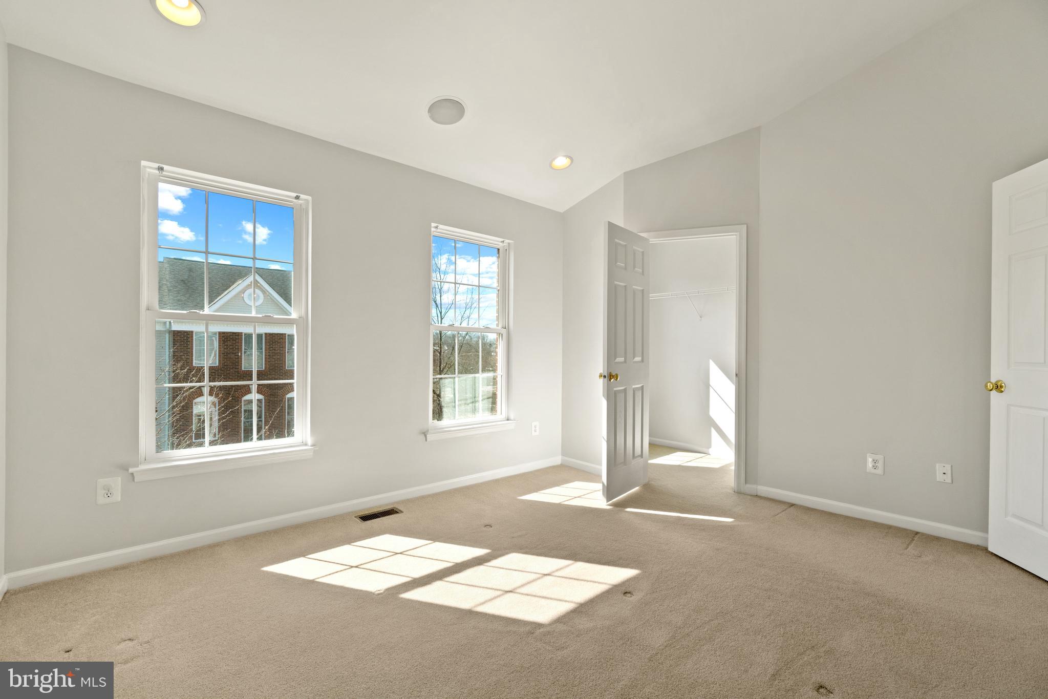 AMBERLEA AT LOUDOUN VALLEY - Residential Lease