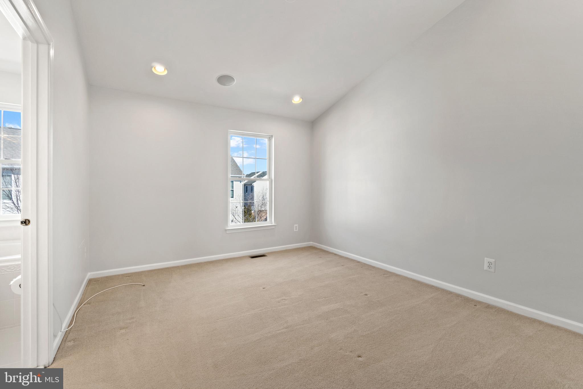 AMBERLEA AT LOUDOUN VALLEY - Residential Lease