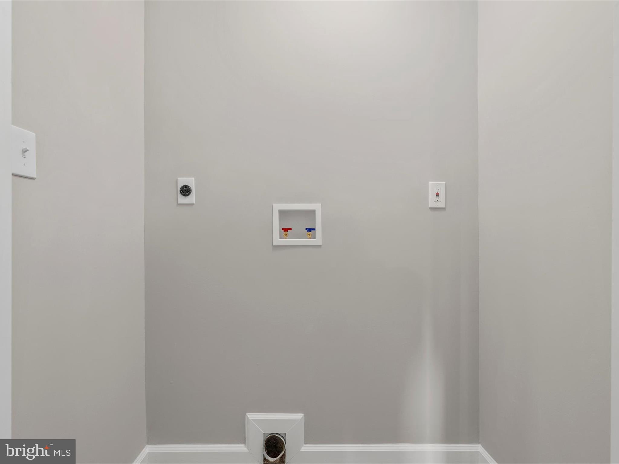 VILLAGE OF HICKORY HOLLOW - Residential