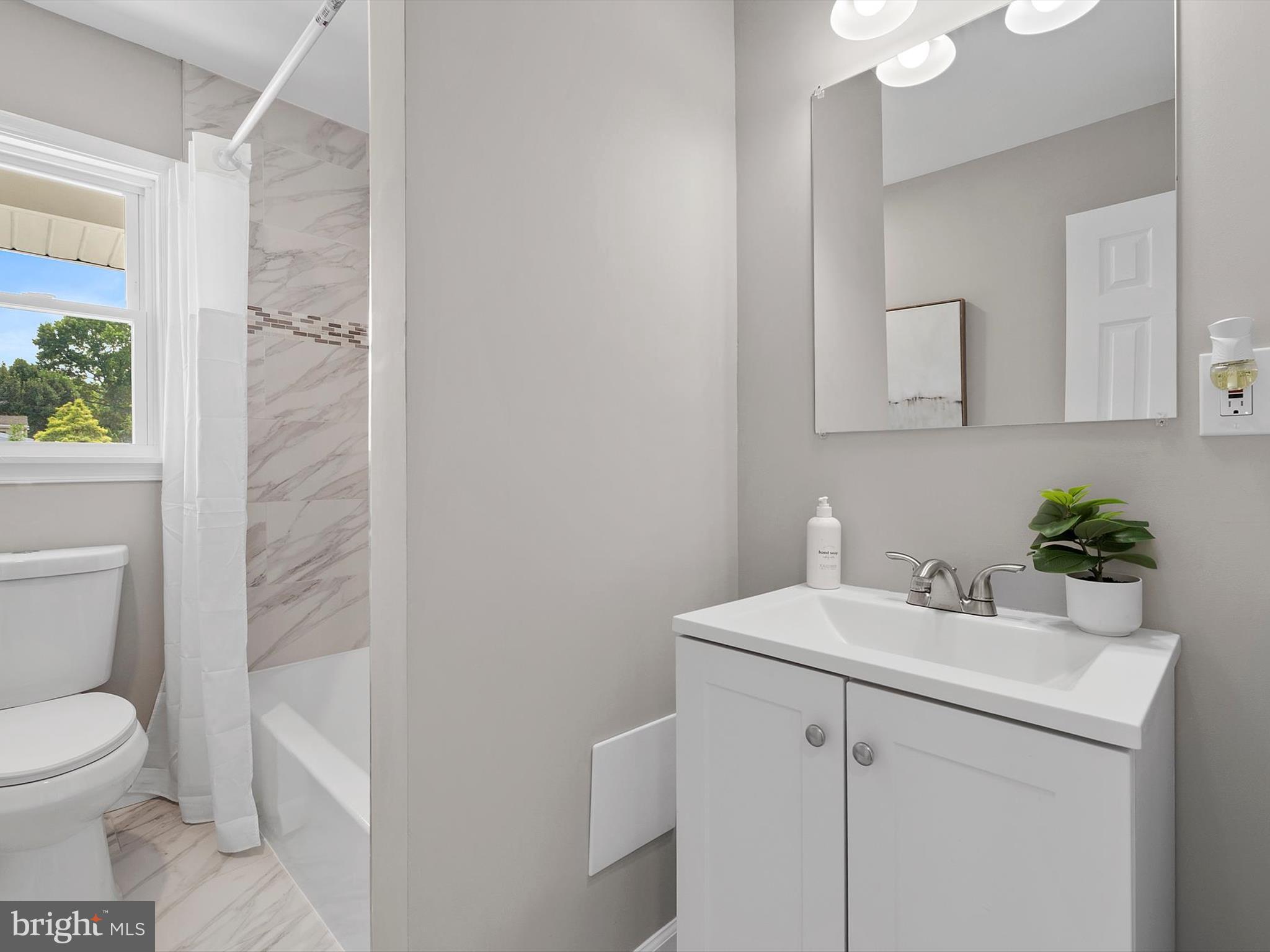 VILLAGE OF HICKORY HOLLOW - Residential