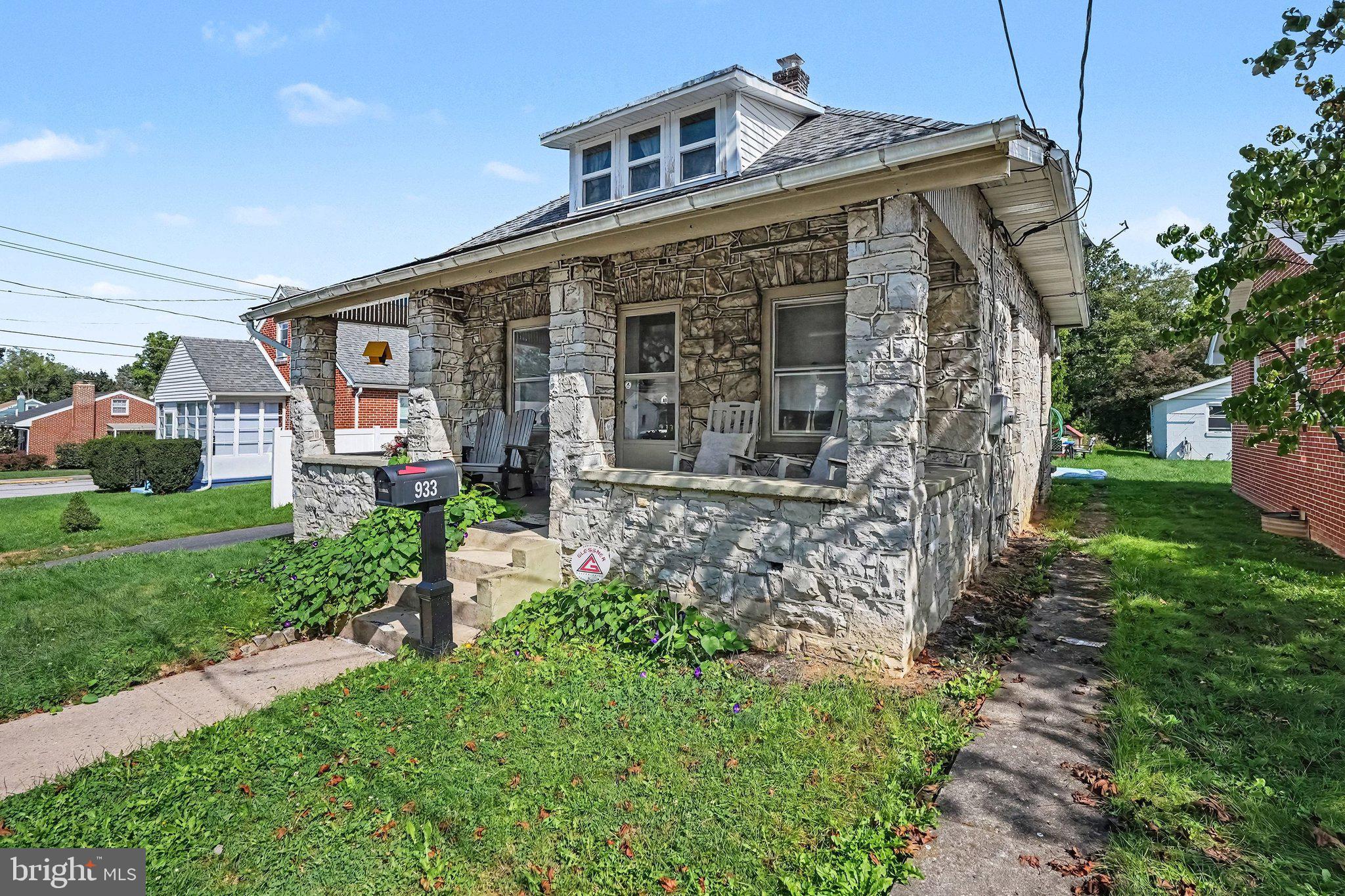 933 N PITT STREET
