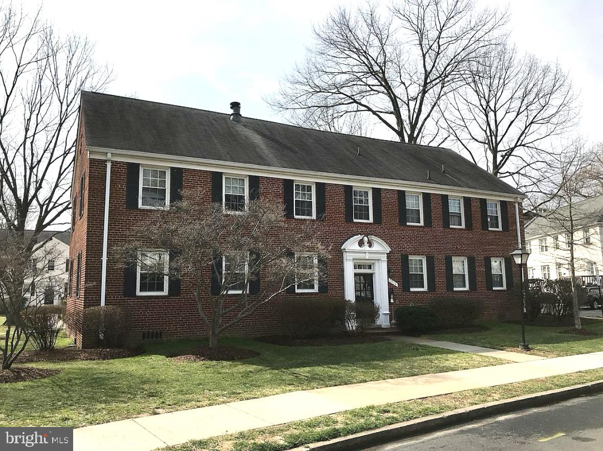 COMMONS OF ARLINGTON - Residential Lease