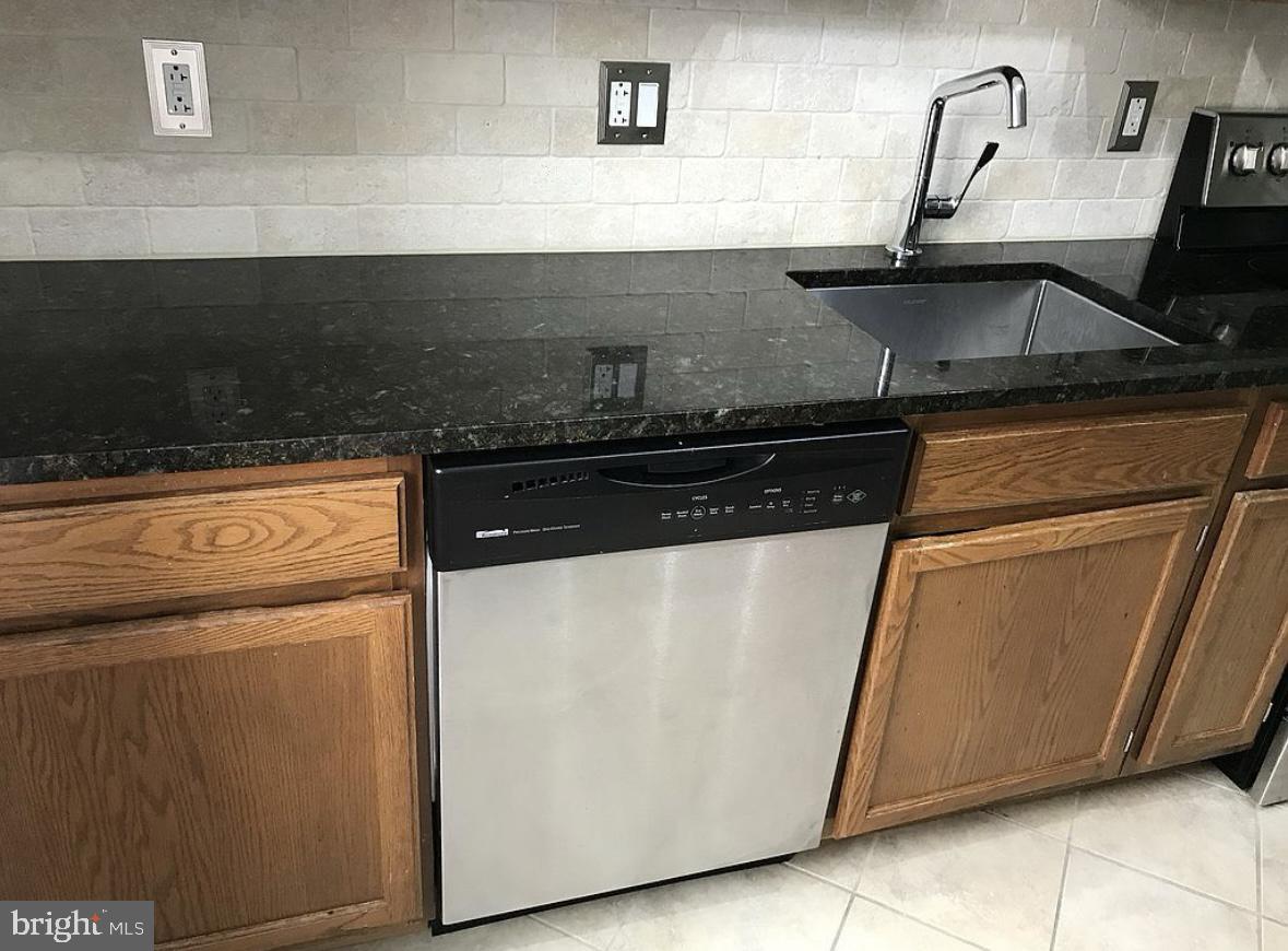 COMMONS OF ARLINGTON - Residential Lease