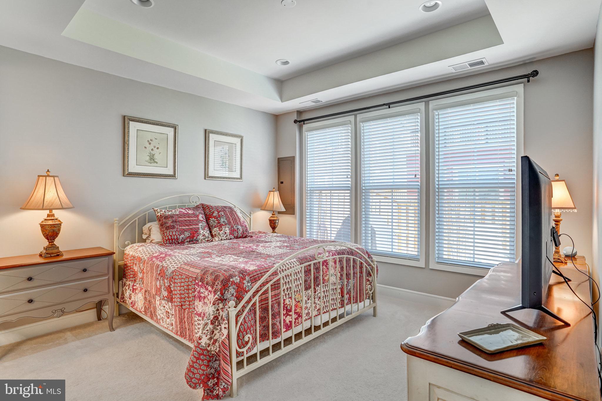 ROBINSON MANOR - Residential