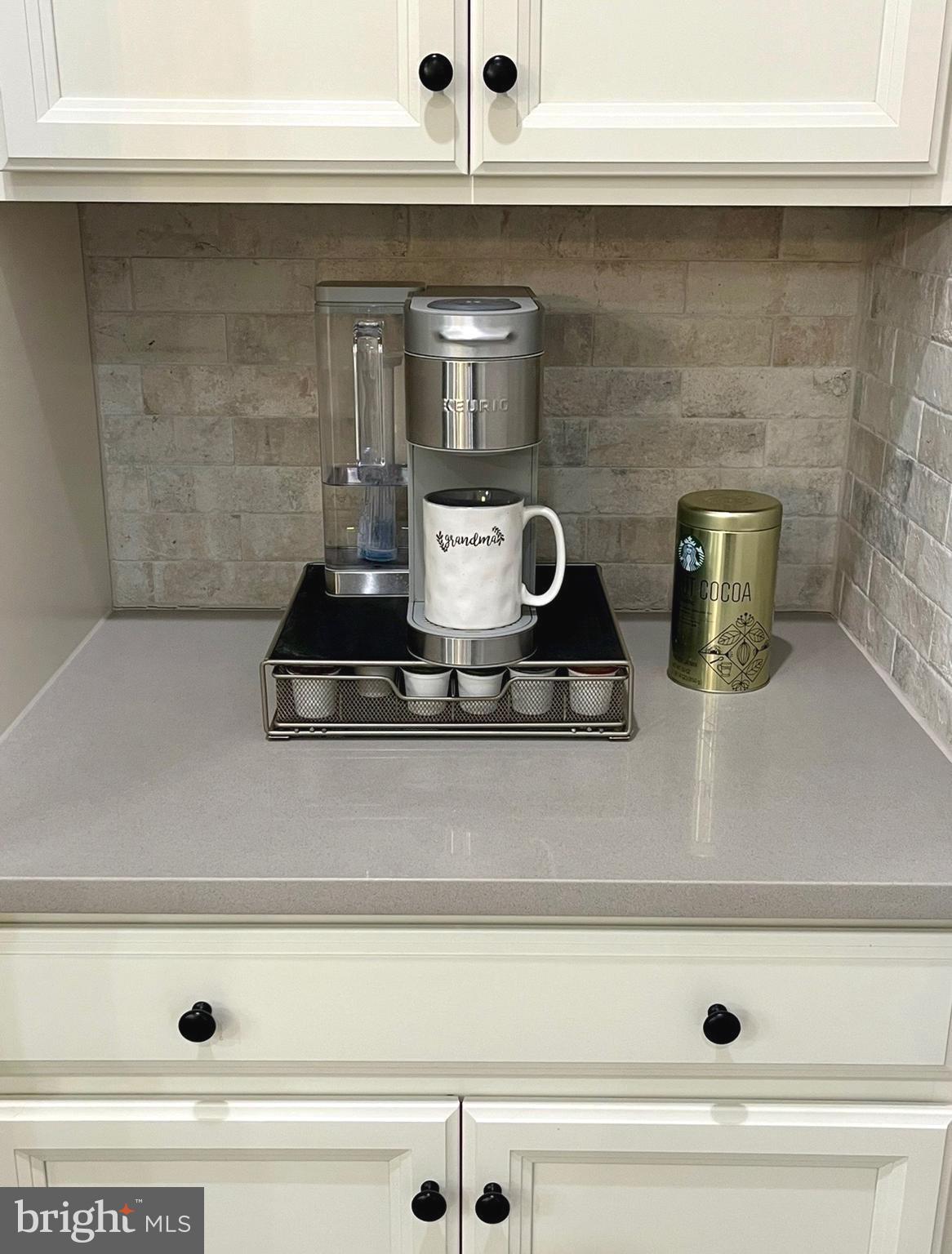 ROBINSON MANOR - Residential