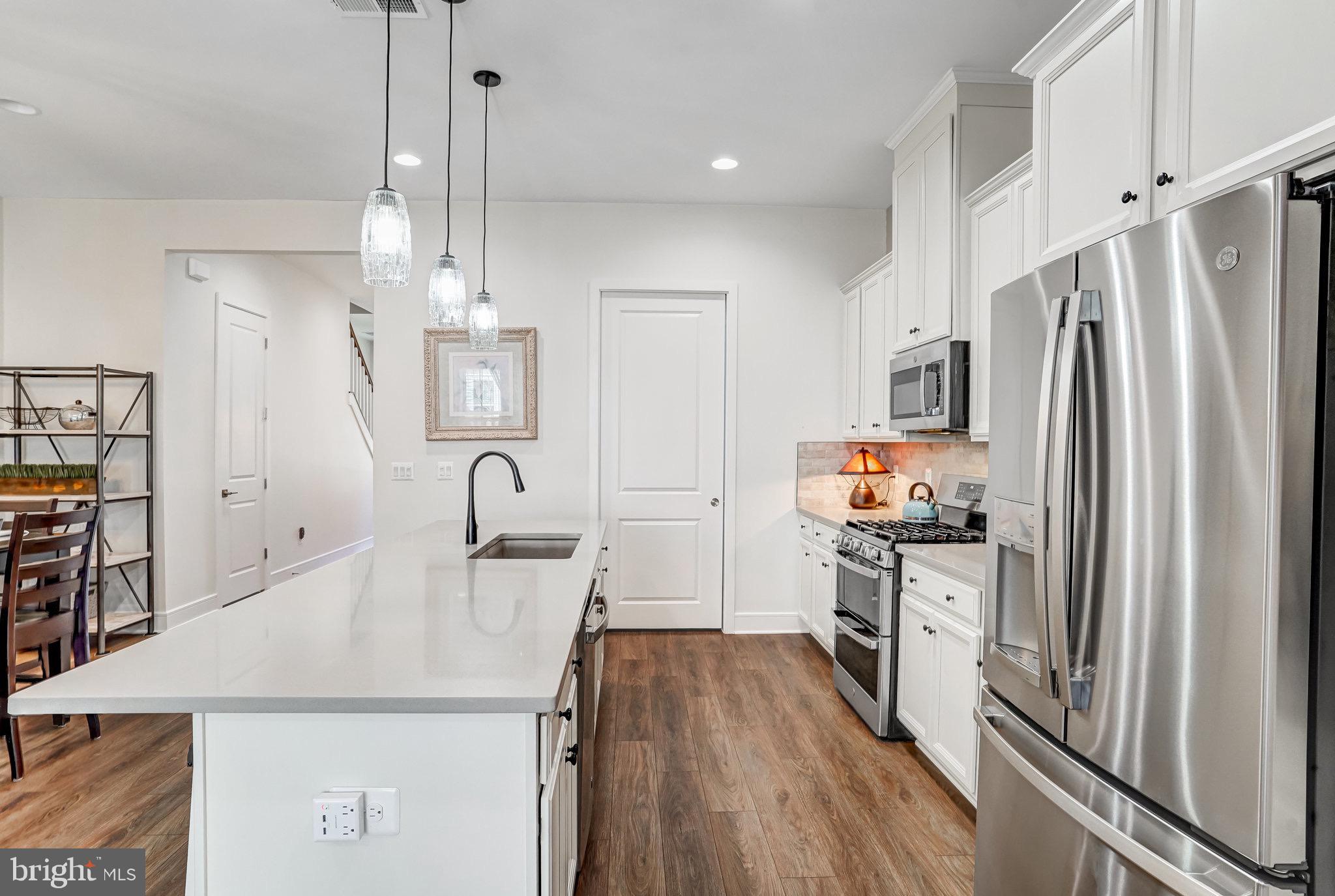 ROBINSON MANOR - Residential