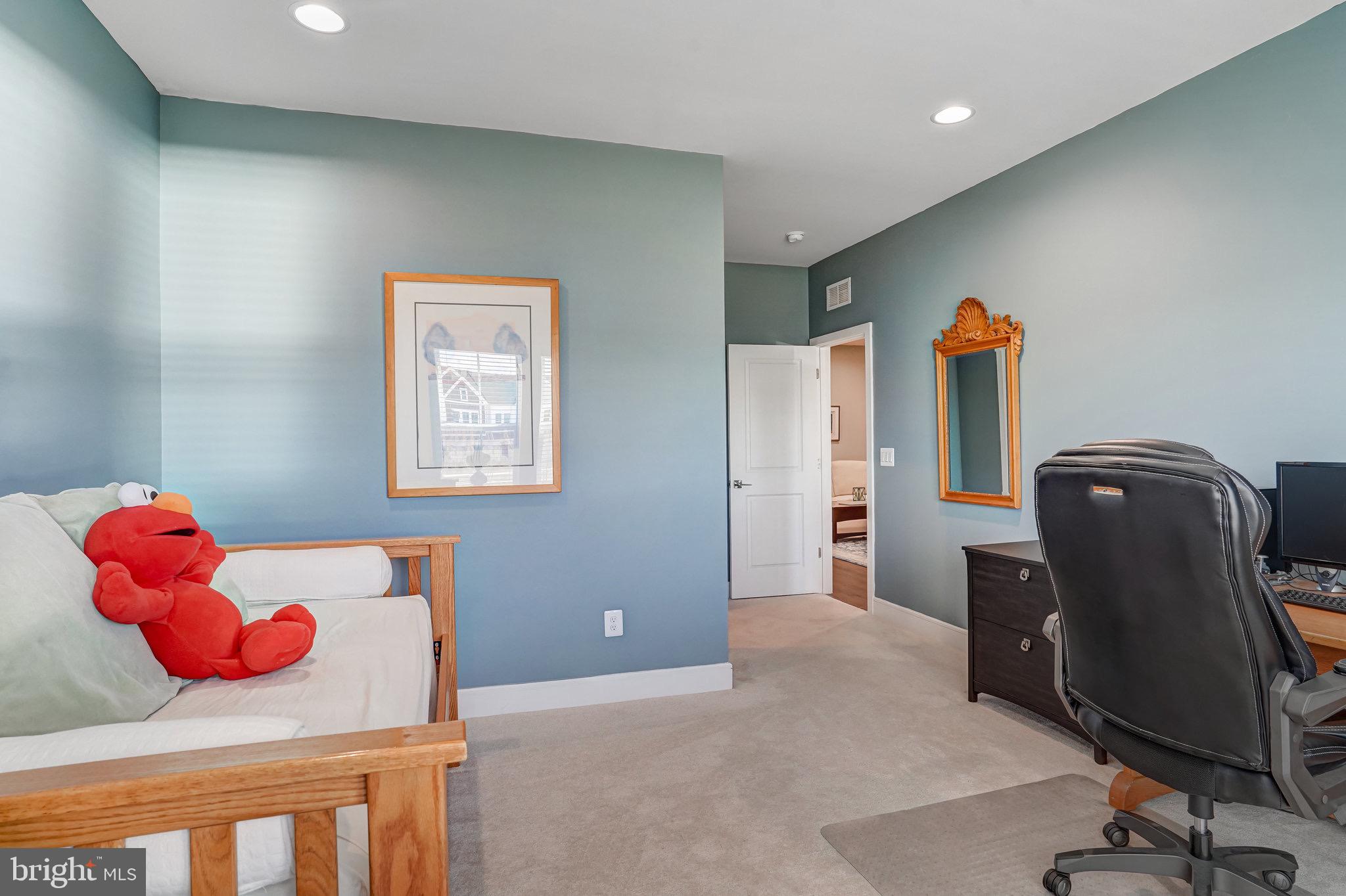 ROBINSON MANOR - Residential