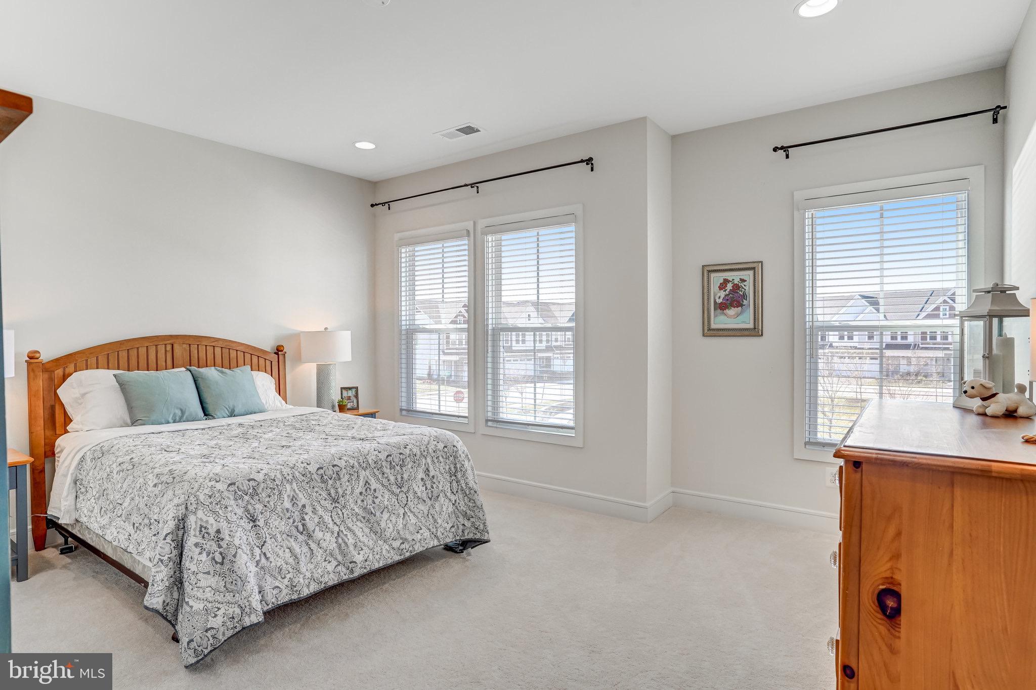 ROBINSON MANOR - Residential