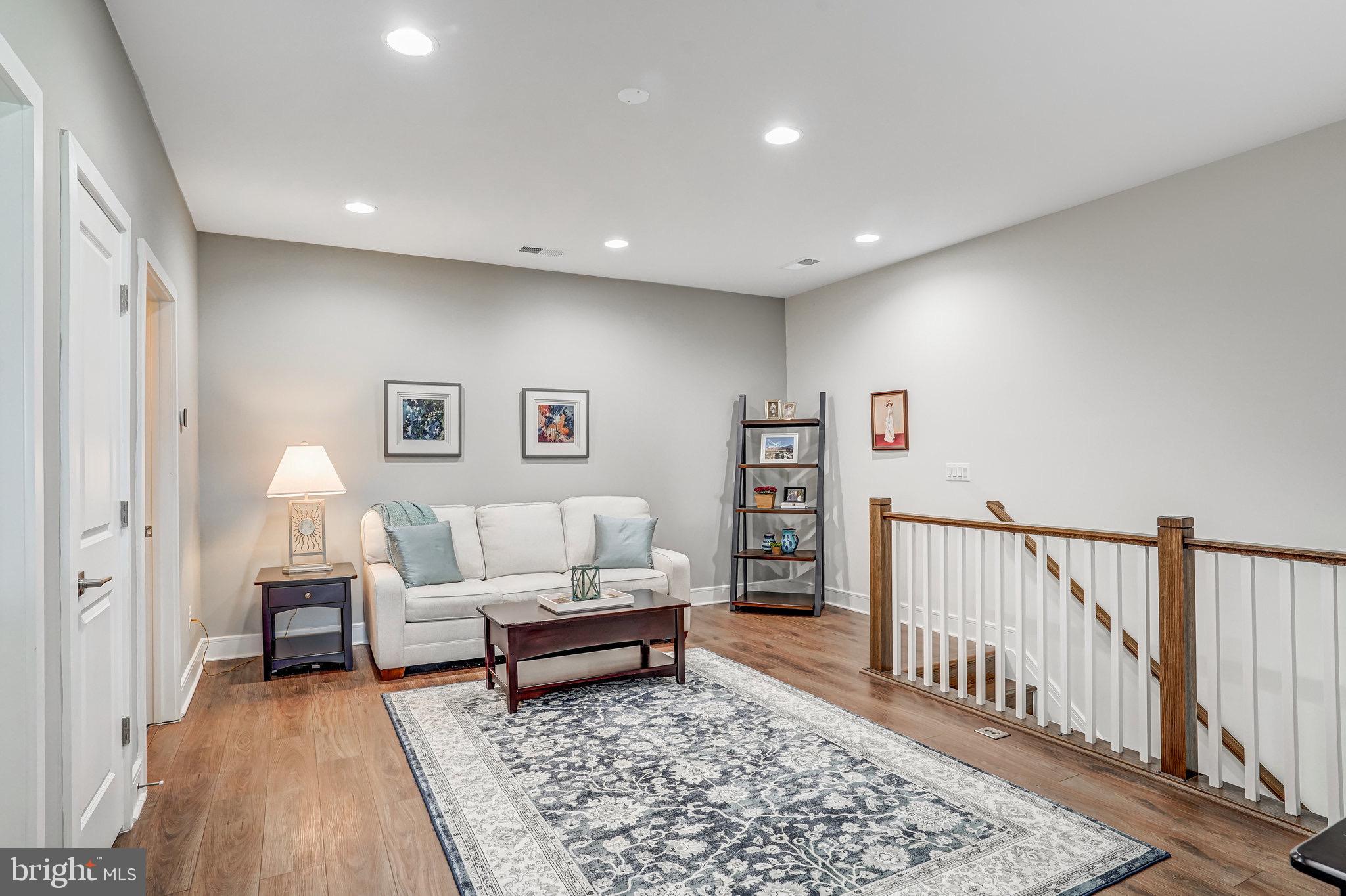 ROBINSON MANOR - Residential