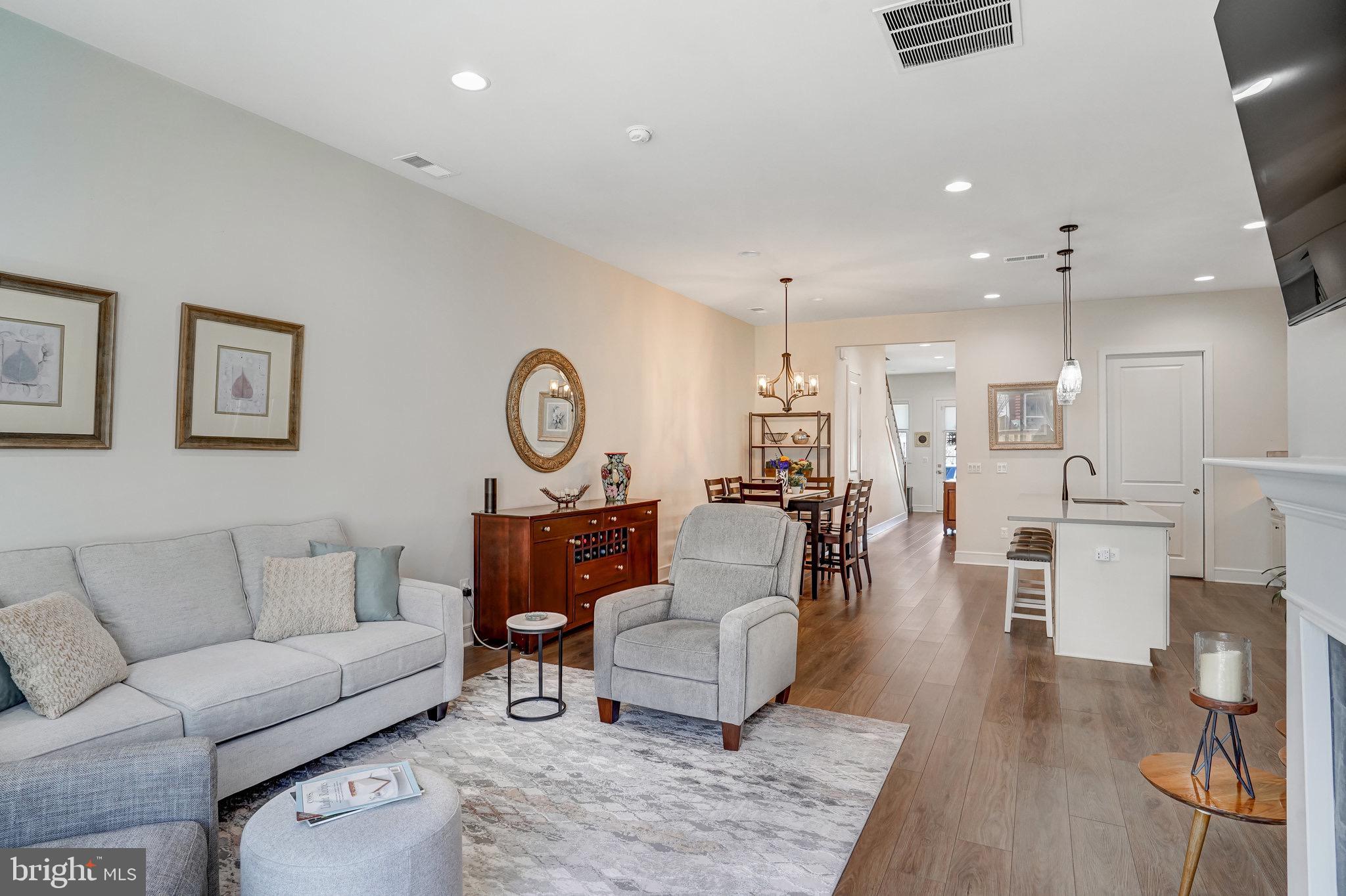 ROBINSON MANOR - Residential