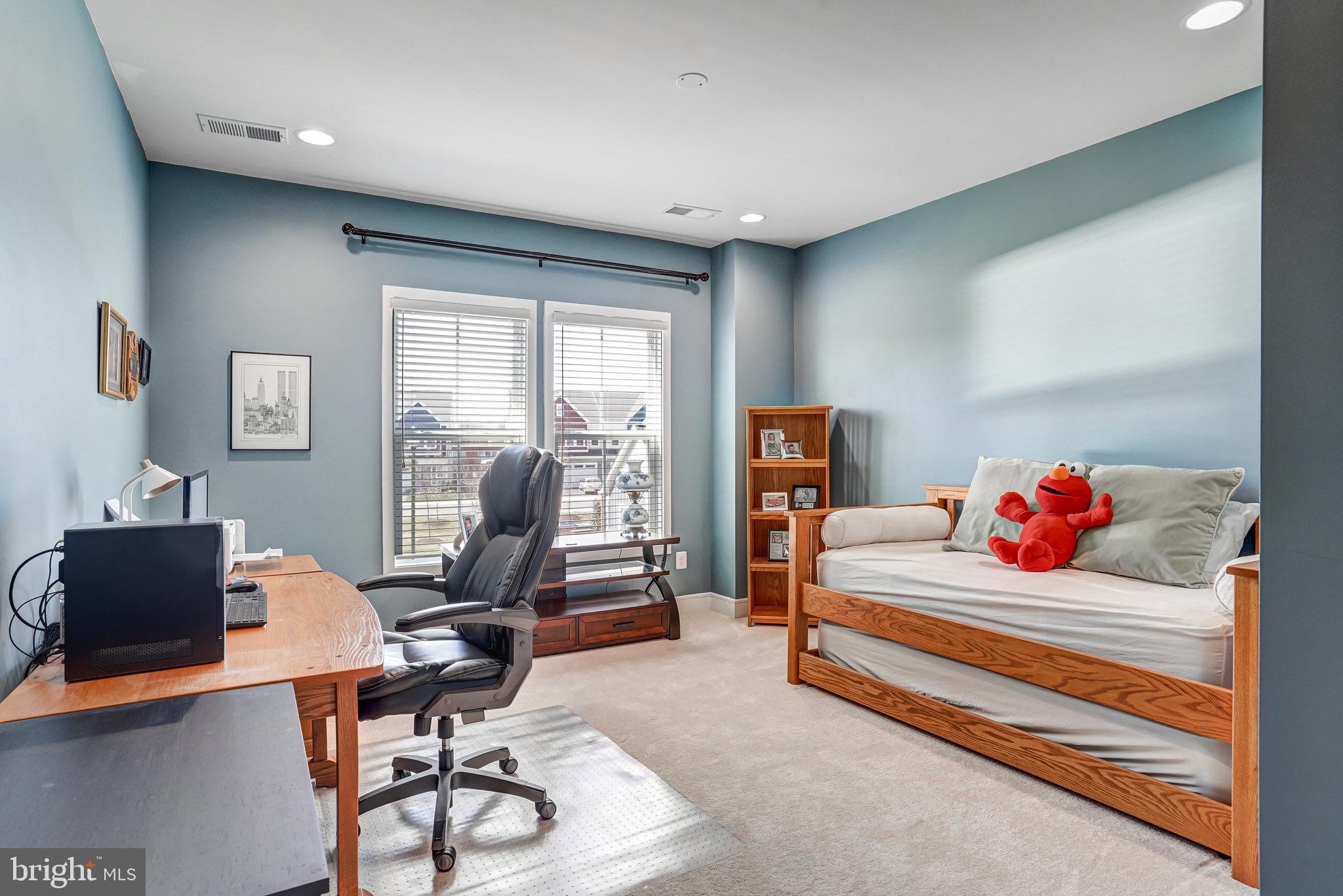 ROBINSON MANOR - Residential