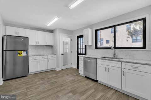 Townhouse For Sale - 382 Martin Street<br/> PHILADELPHIA, PA 19128