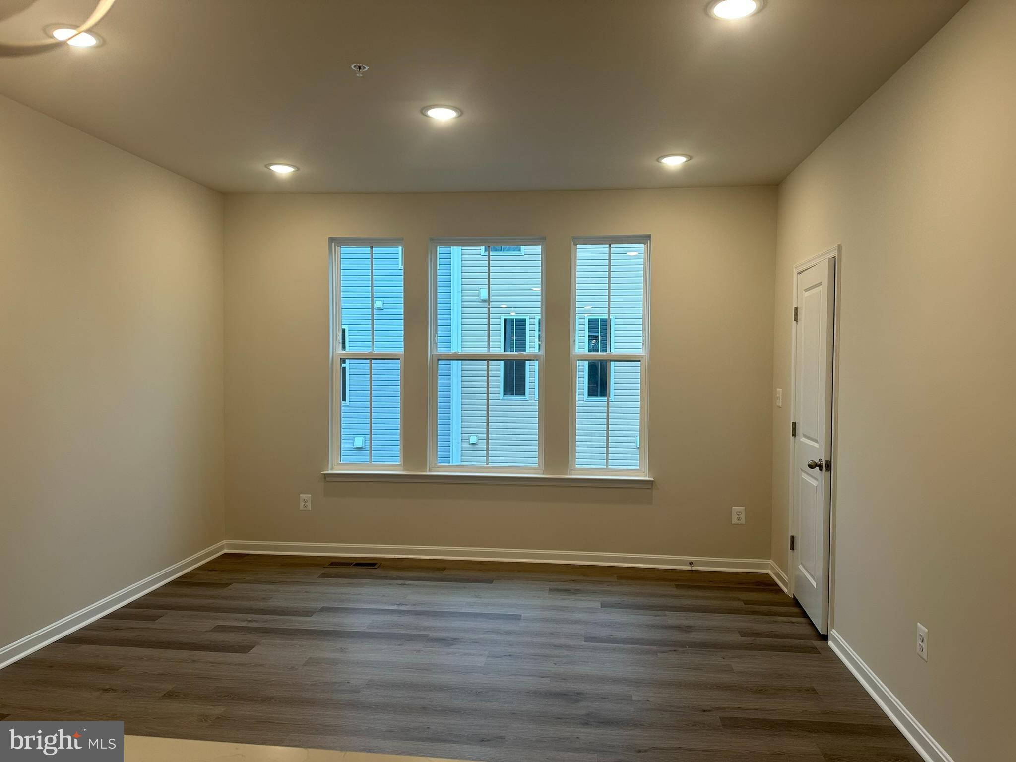 TOWNS AT MARKET COMMONS - Residential Lease