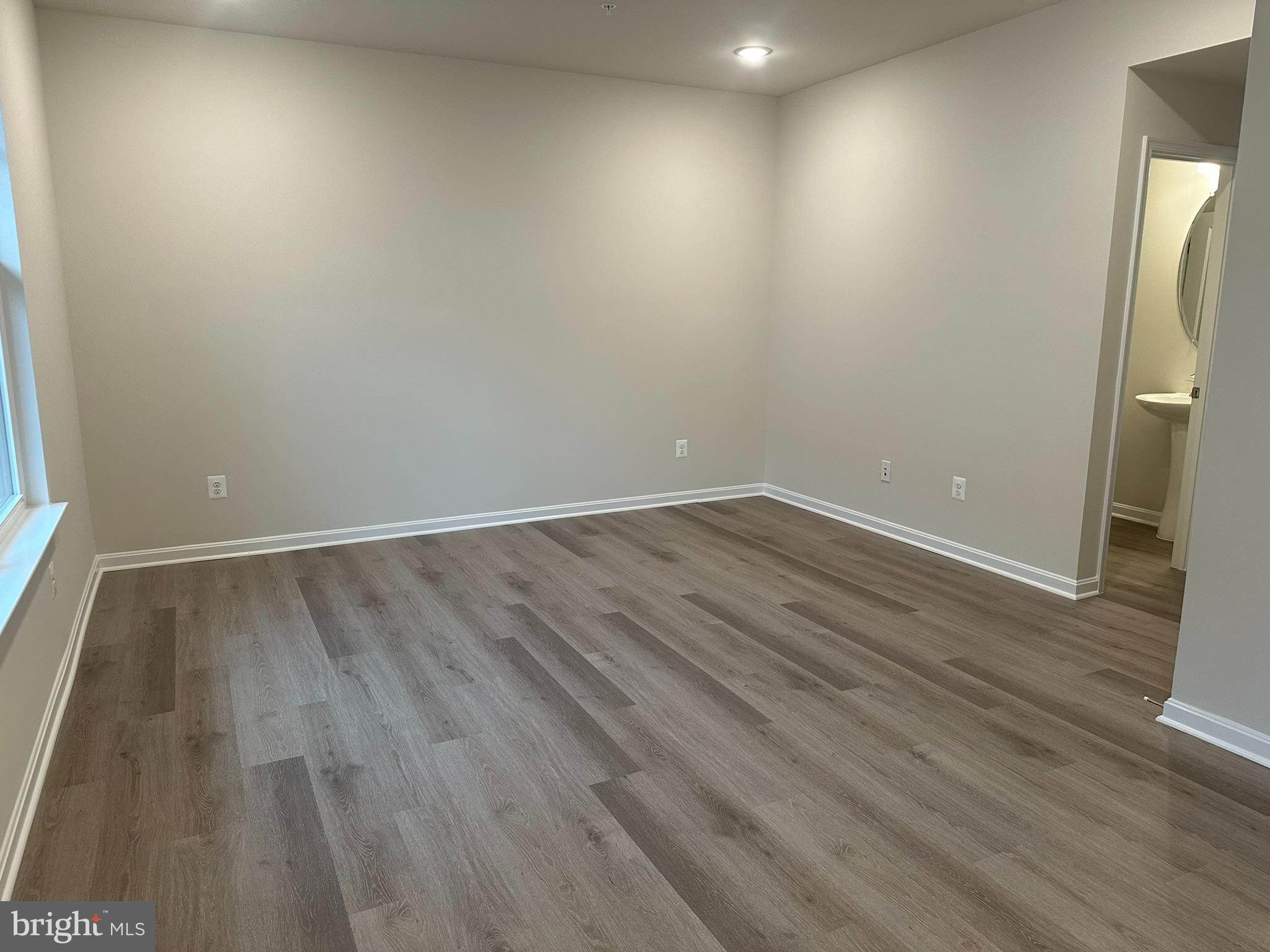 TOWNS AT MARKET COMMONS - Residential Lease