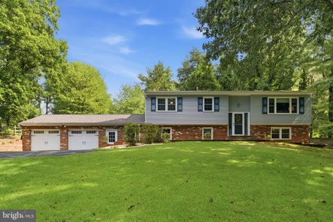 Photo of 6979 Great Oak Way, WARRENTON, VA 20187 (MLS # VAFQ2023248)