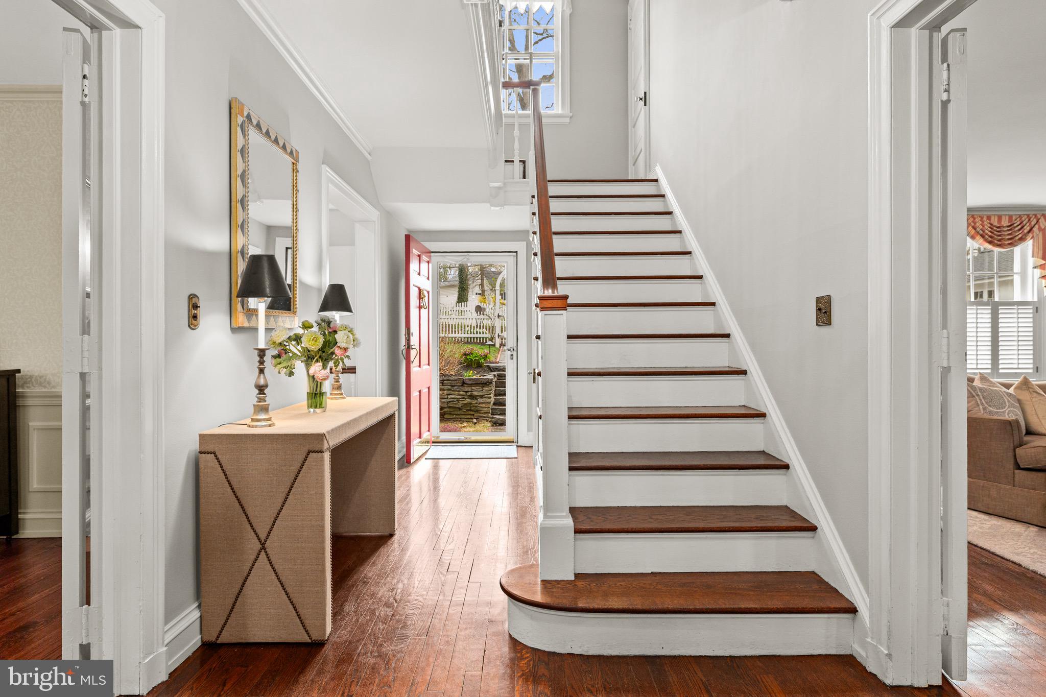 212 W VALLEY ROAD