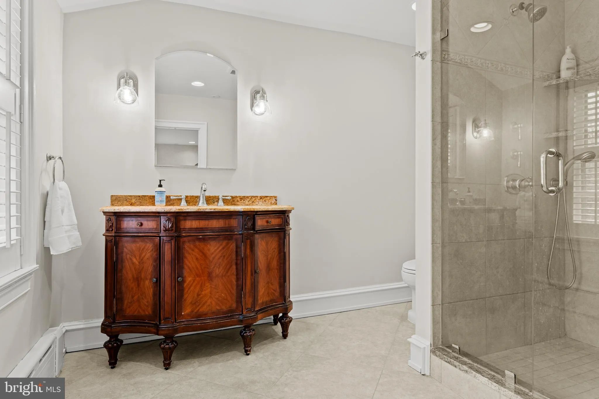 Wayne, Pennsylvania 19087, United States, 5 Bedrooms Bedrooms, ,5 BathroomsBathrooms,Residential,Pending,105985