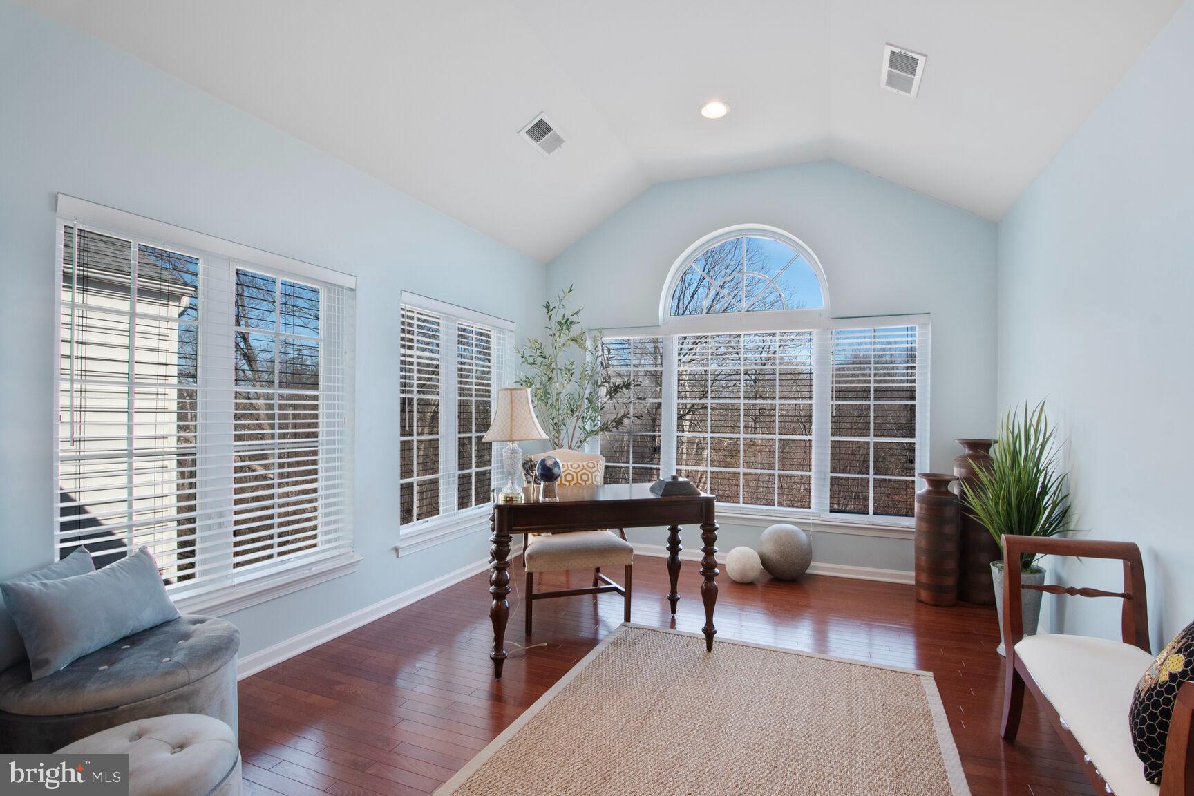 SOUTH RIDING - Residential