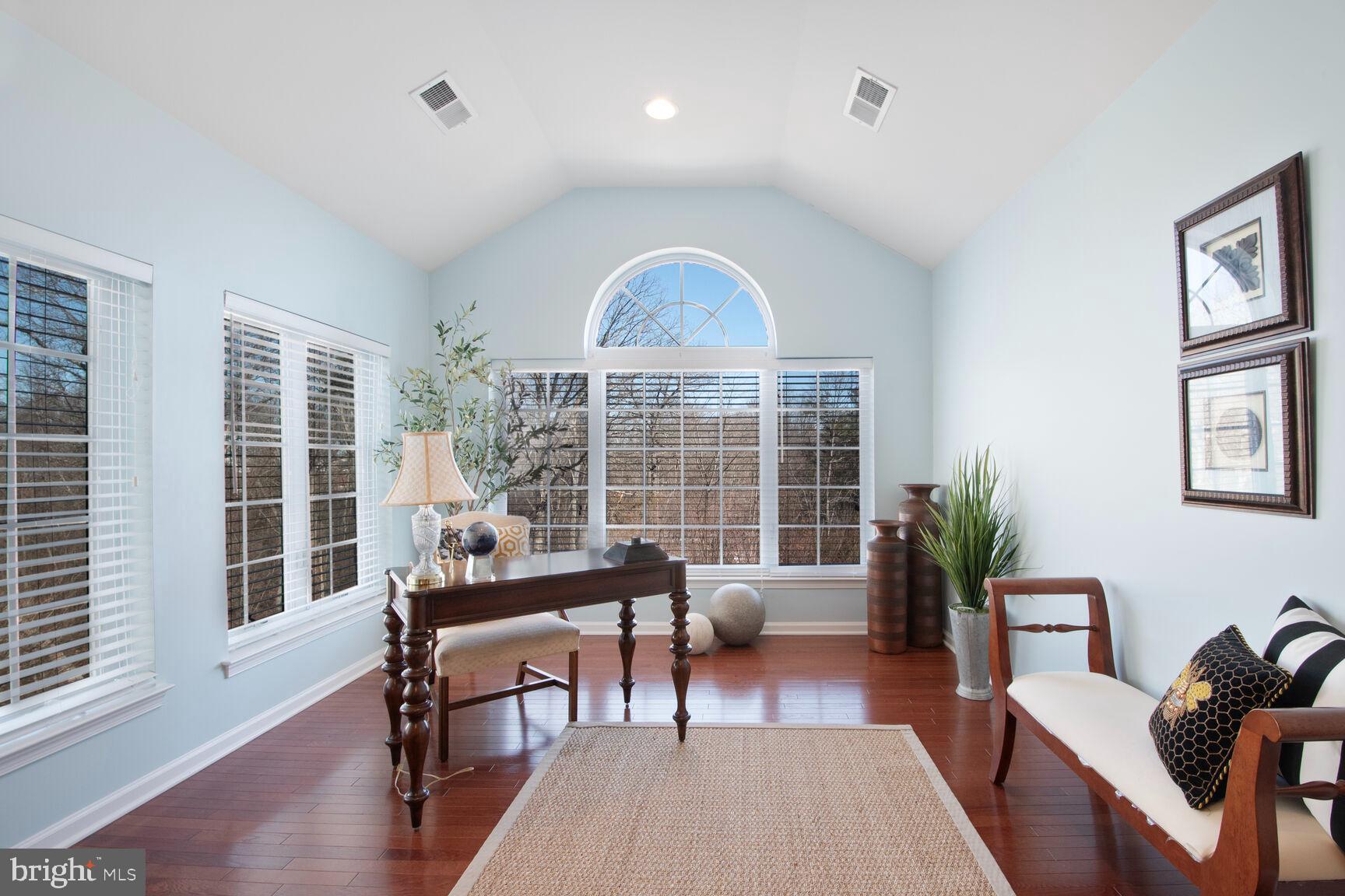 SOUTH RIDING - Residential