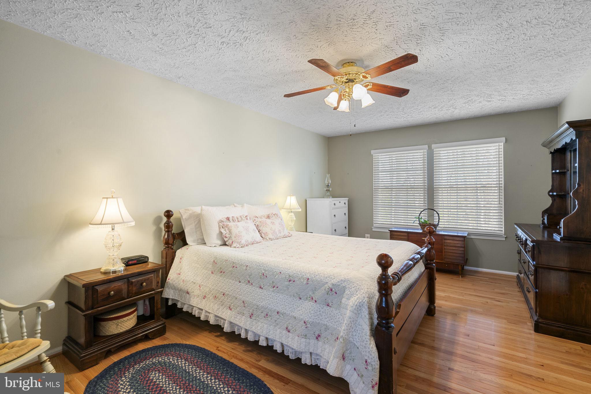 COLONY WOODS - Residential