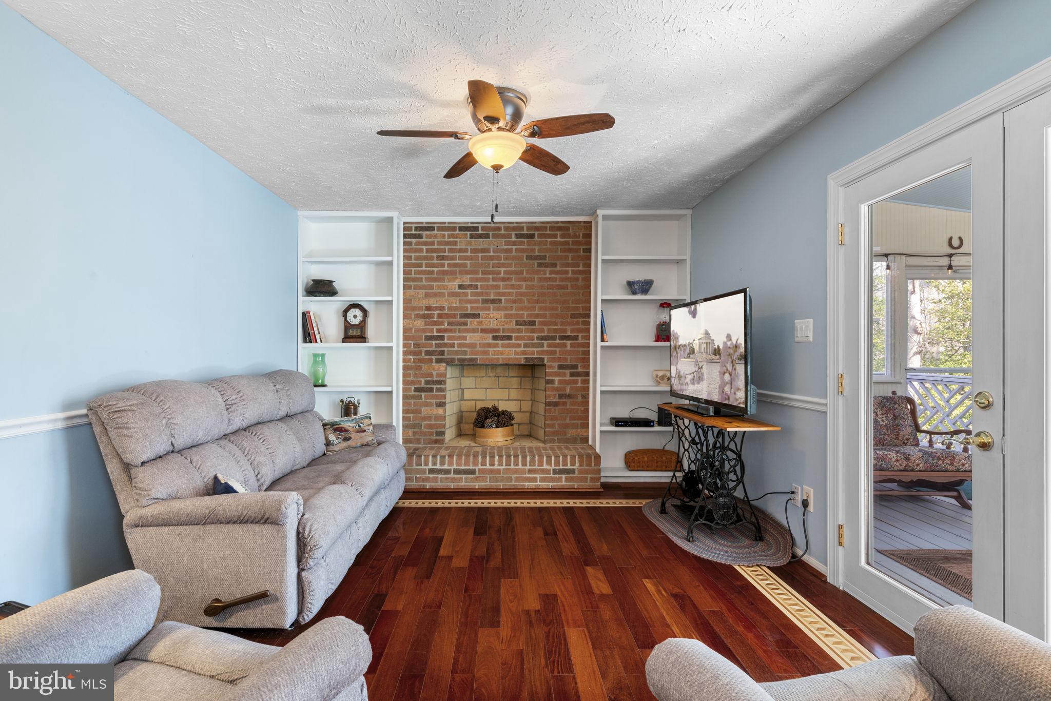 COLONY WOODS - Residential