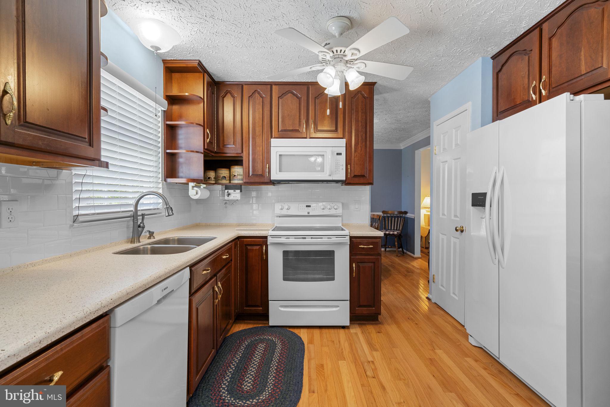 COLONY WOODS - Residential