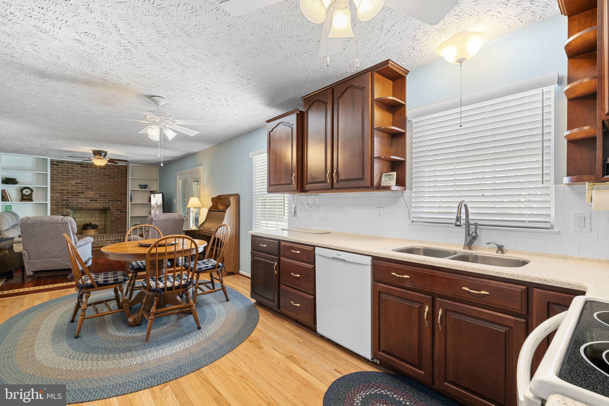 COLONY WOODS - Residential