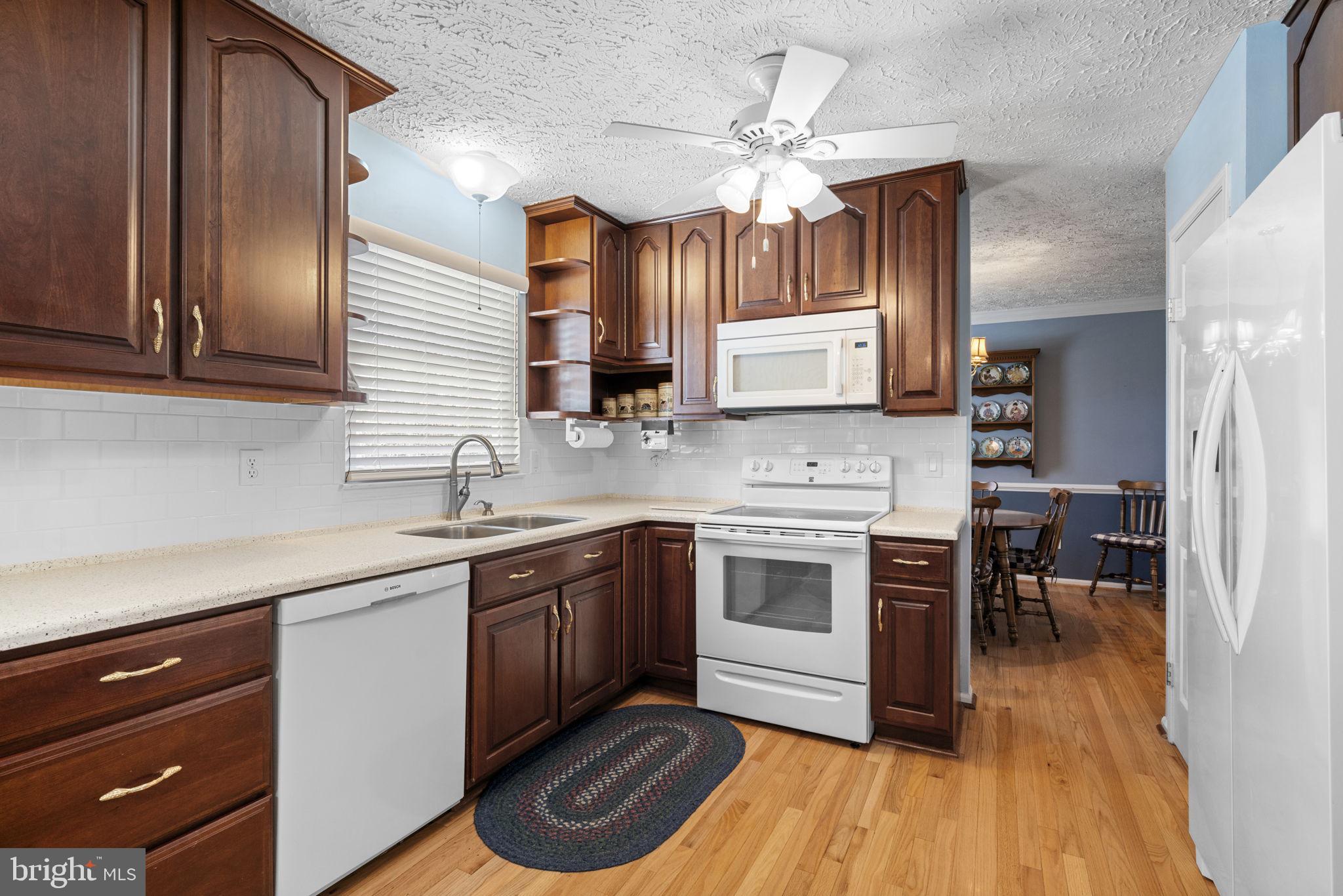 COLONY WOODS - Residential