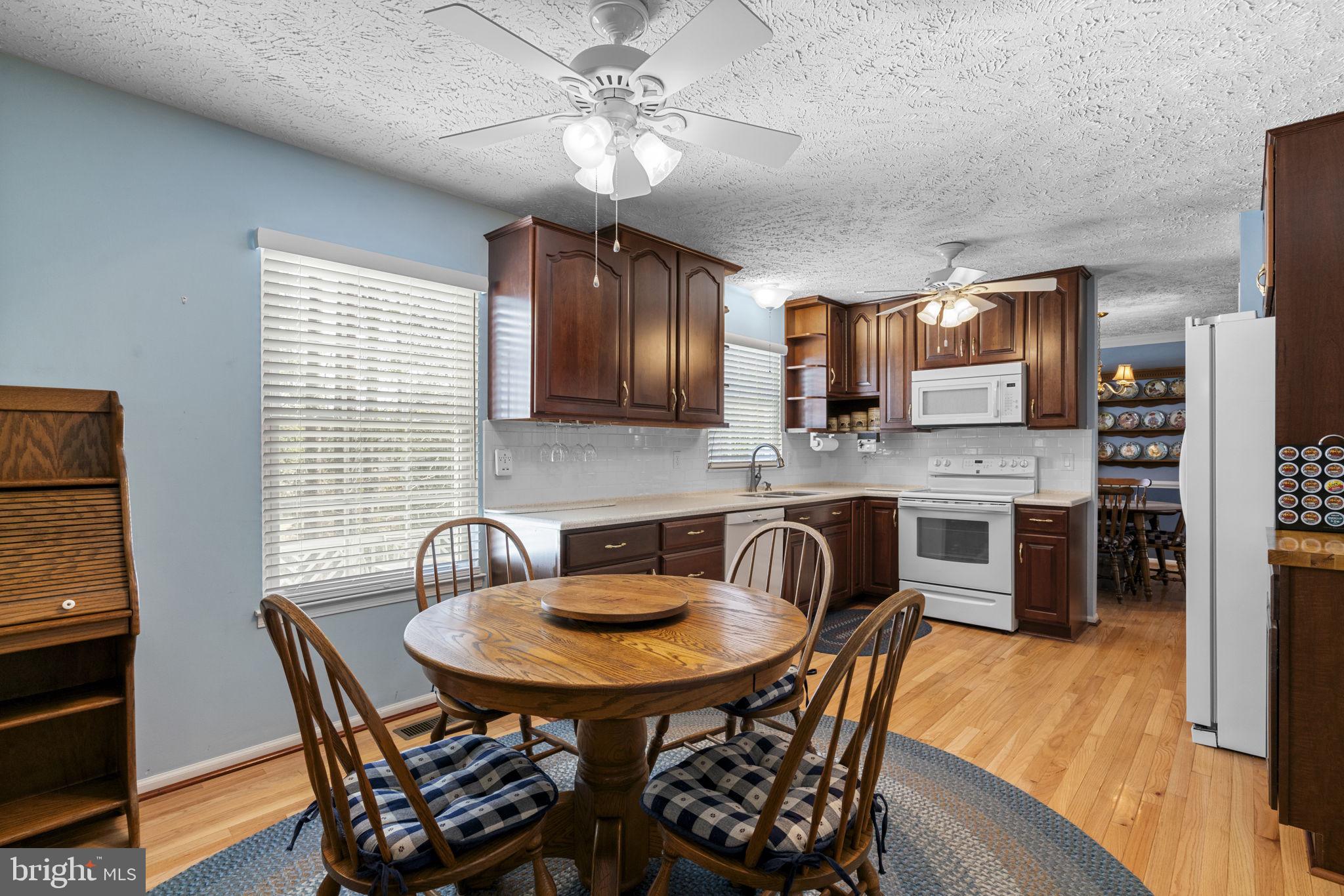 COLONY WOODS - Residential