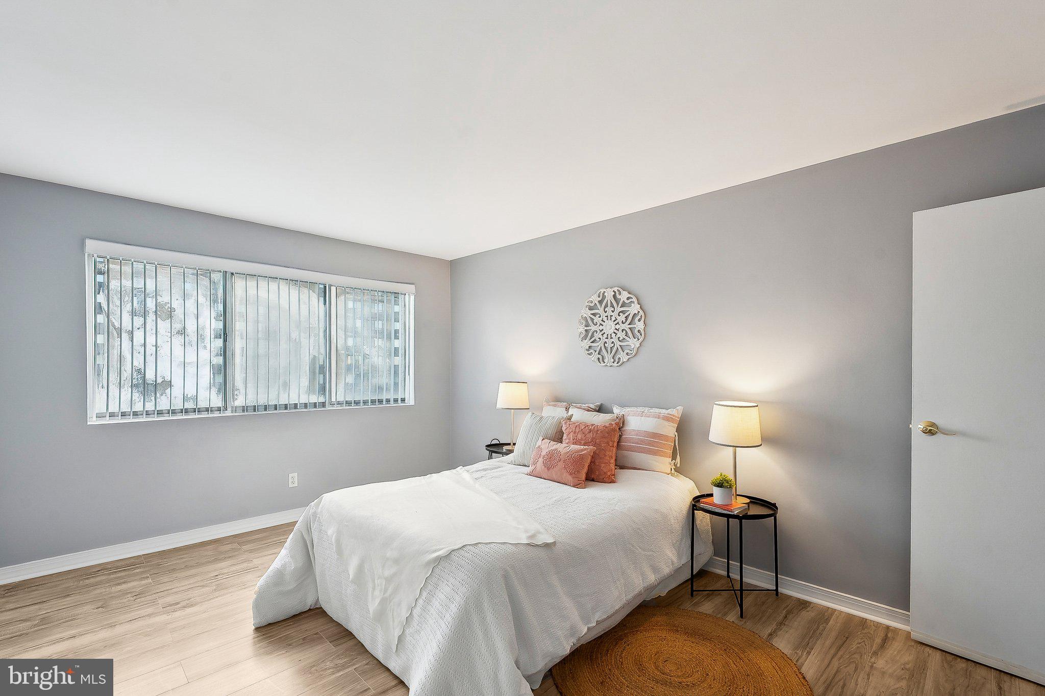 THE SEASONS - Residential