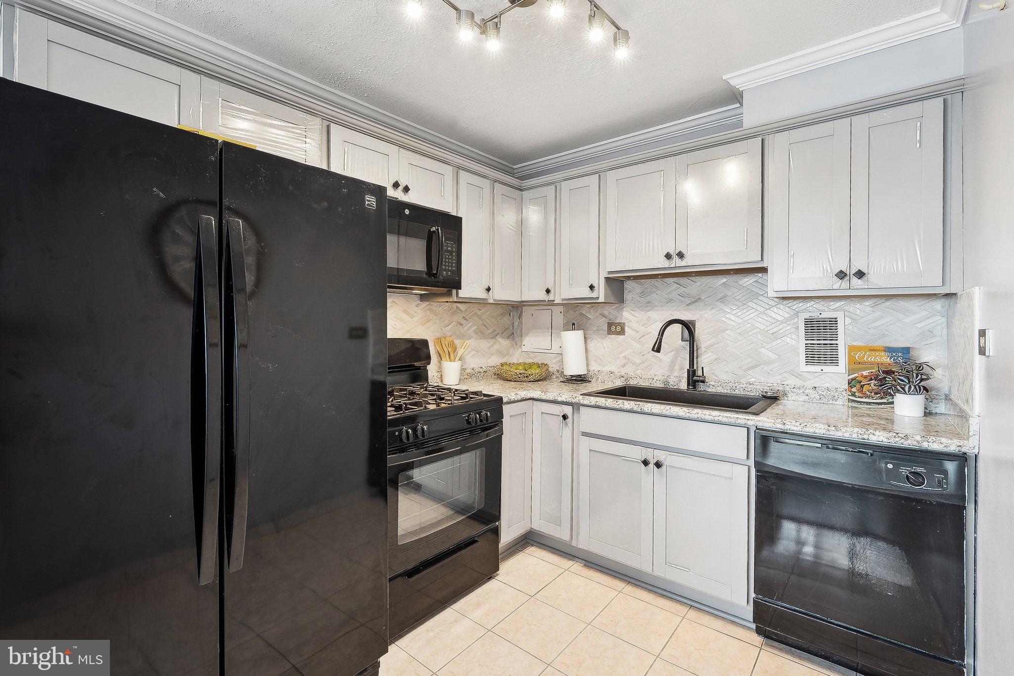 THE SEASONS - Residential