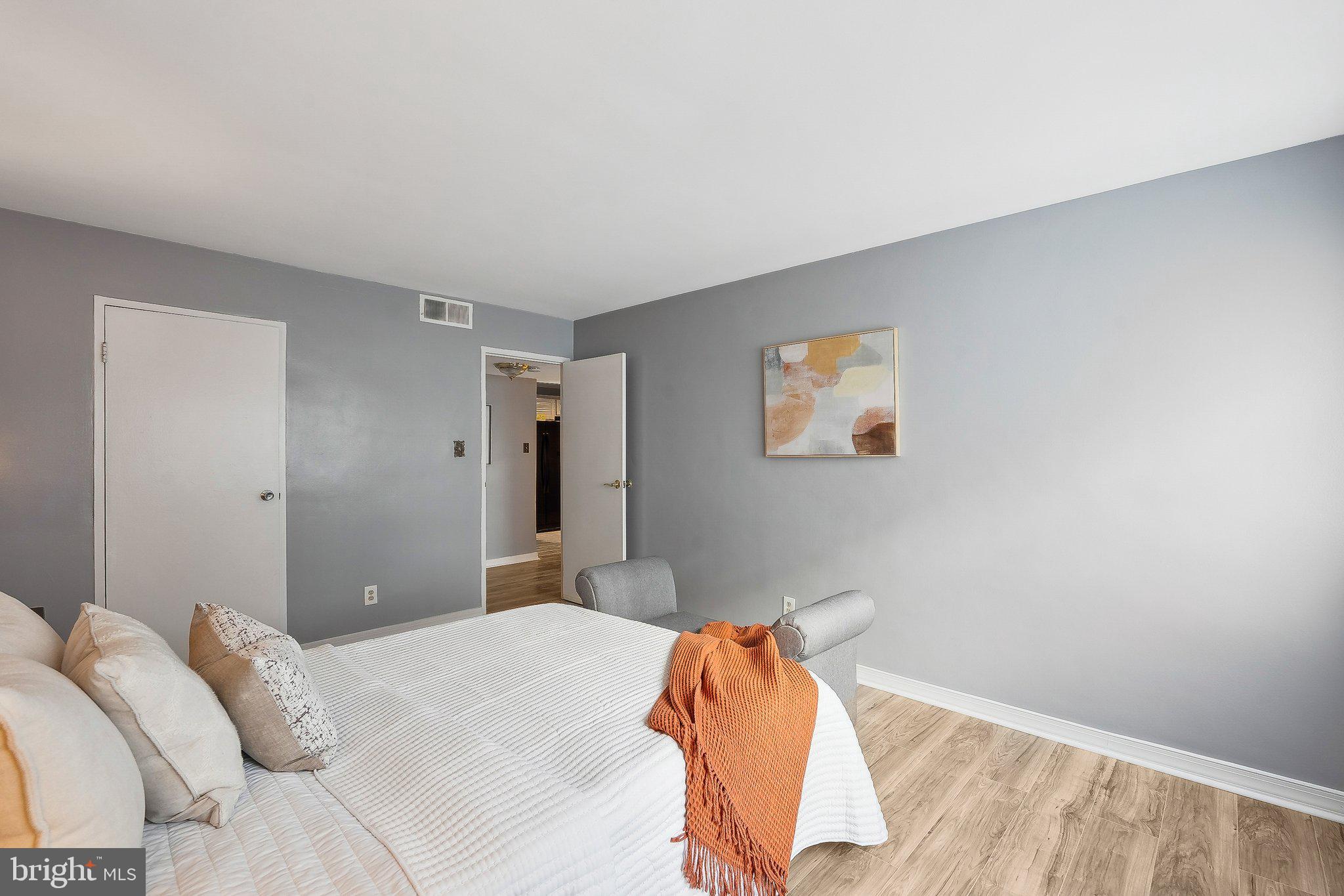 THE SEASONS - Residential