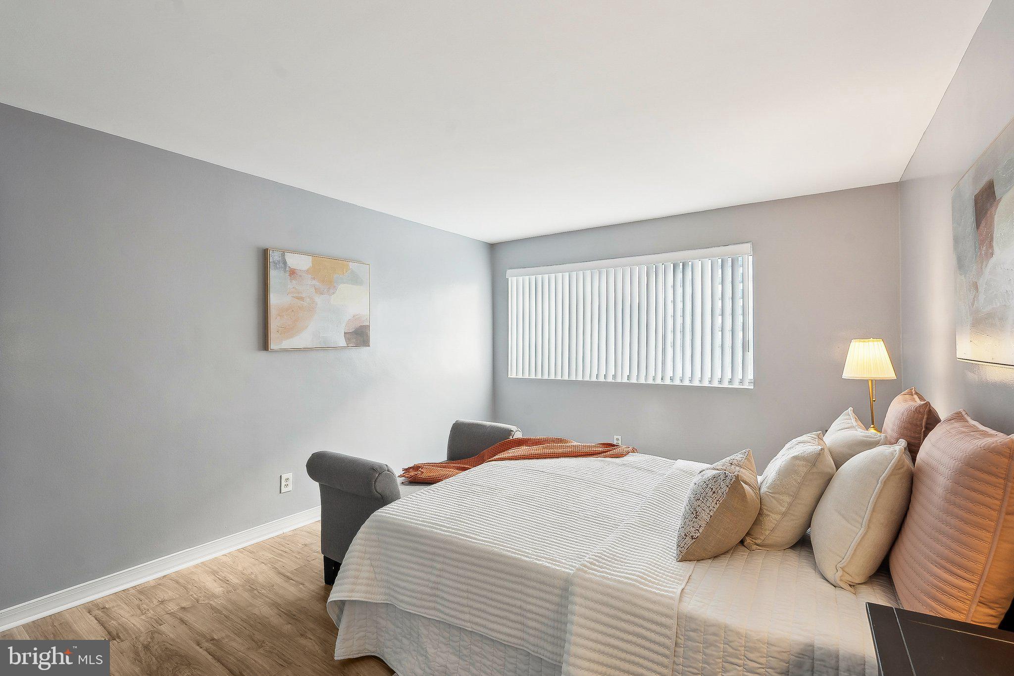 THE SEASONS - Residential