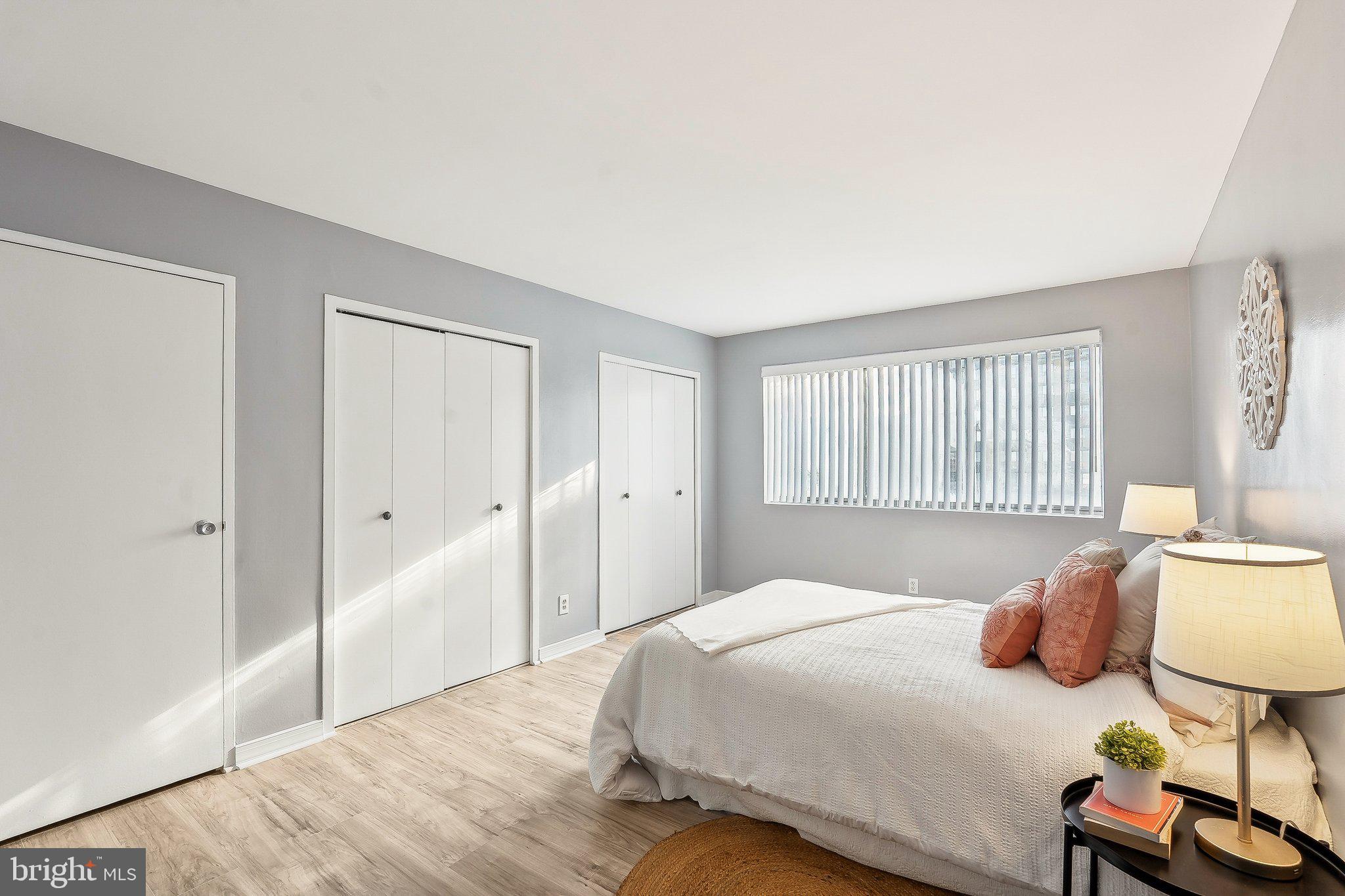 THE SEASONS - Residential