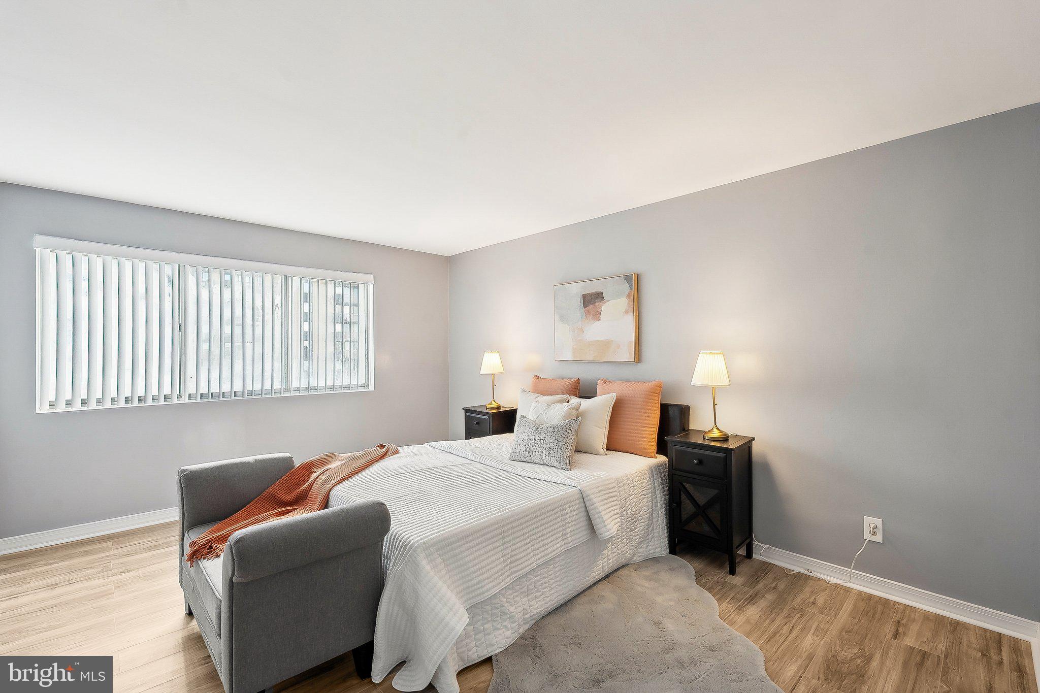 THE SEASONS - Residential