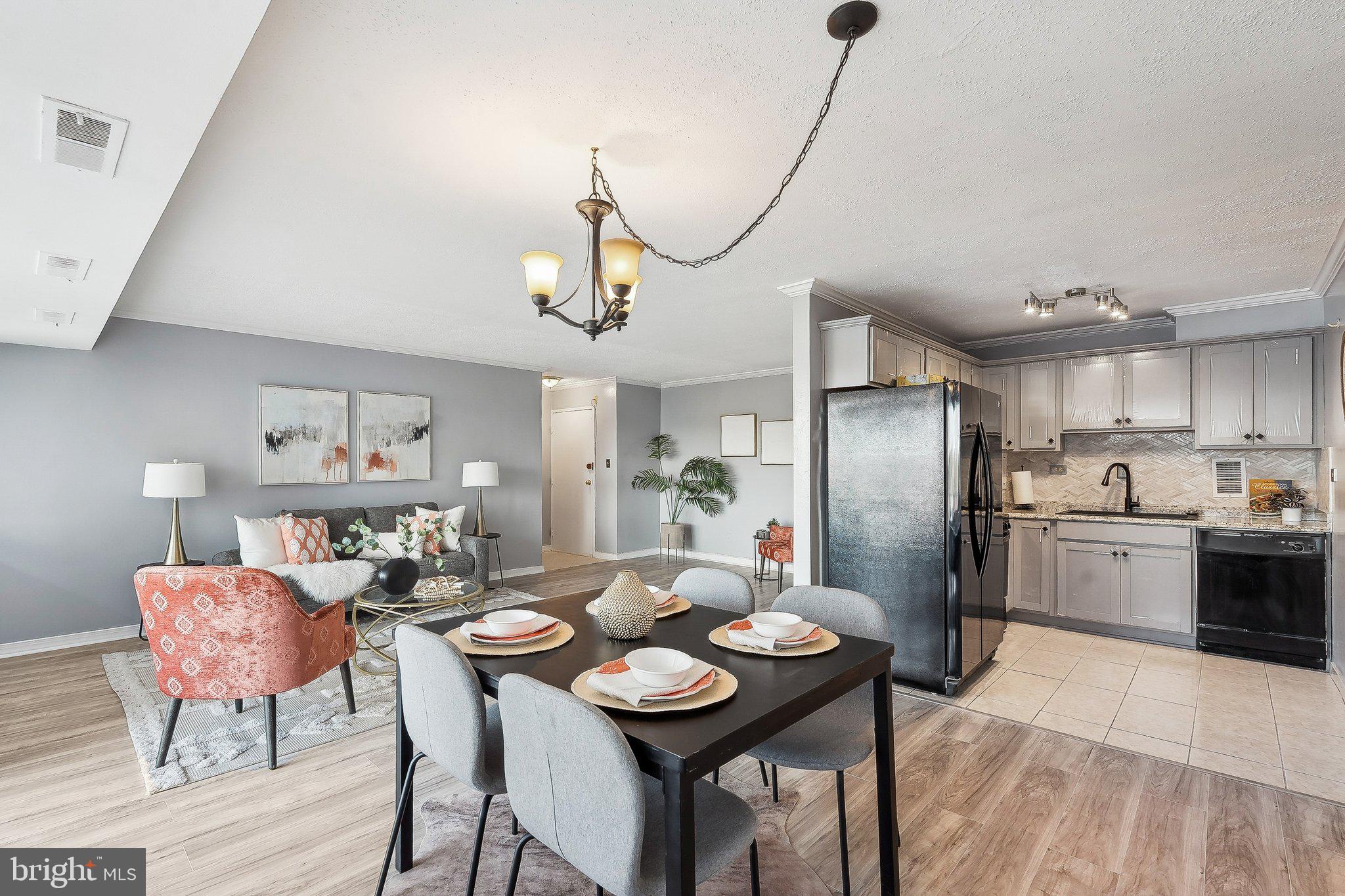 THE SEASONS - Residential