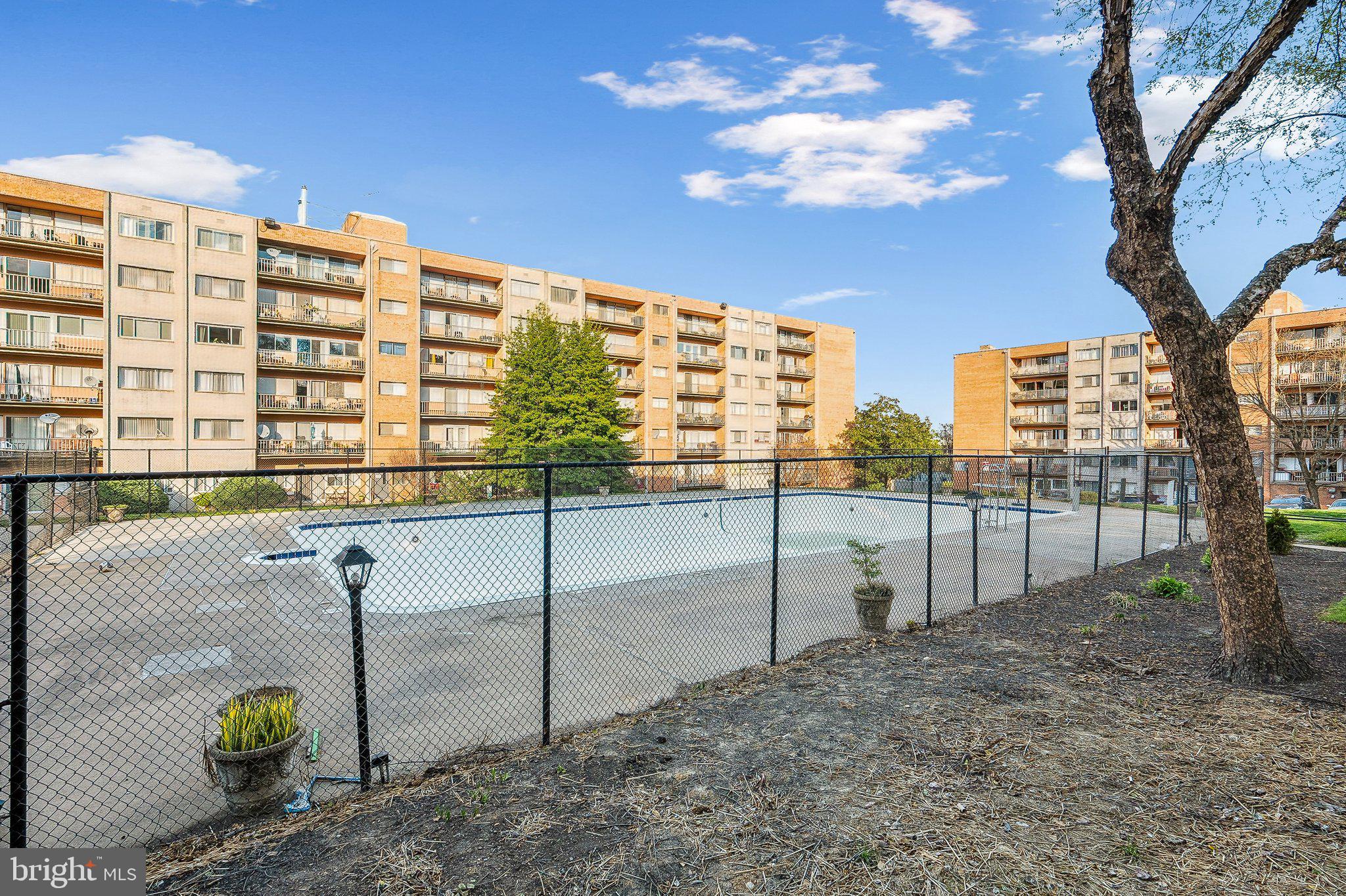 THE SEASONS - Residential