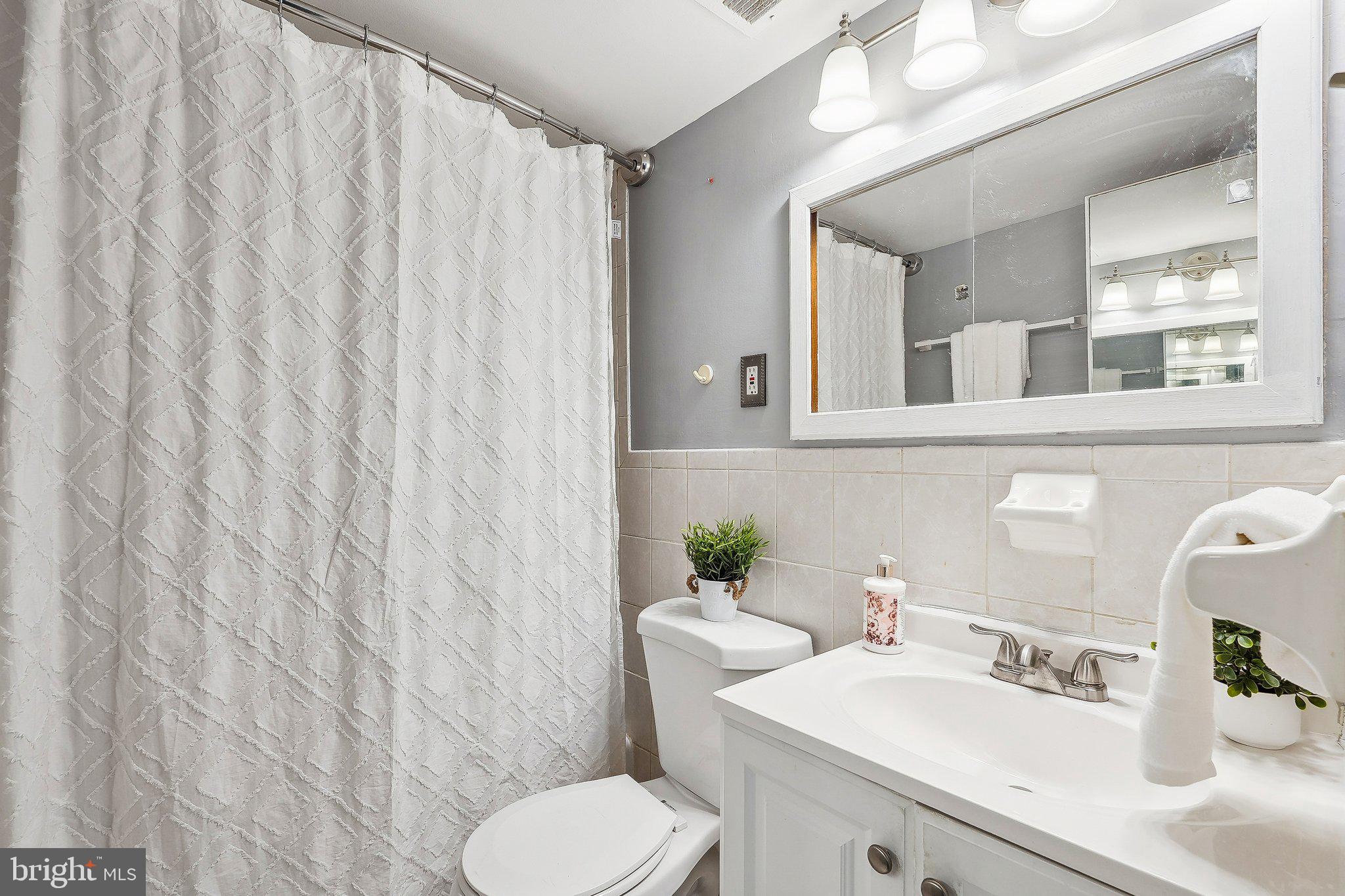 THE SEASONS - Residential