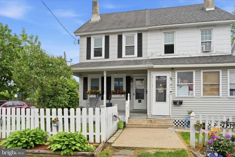 Townhouse For Sale - 7 E Maple Avenue<br/> MORRISVILLE, PA 19067