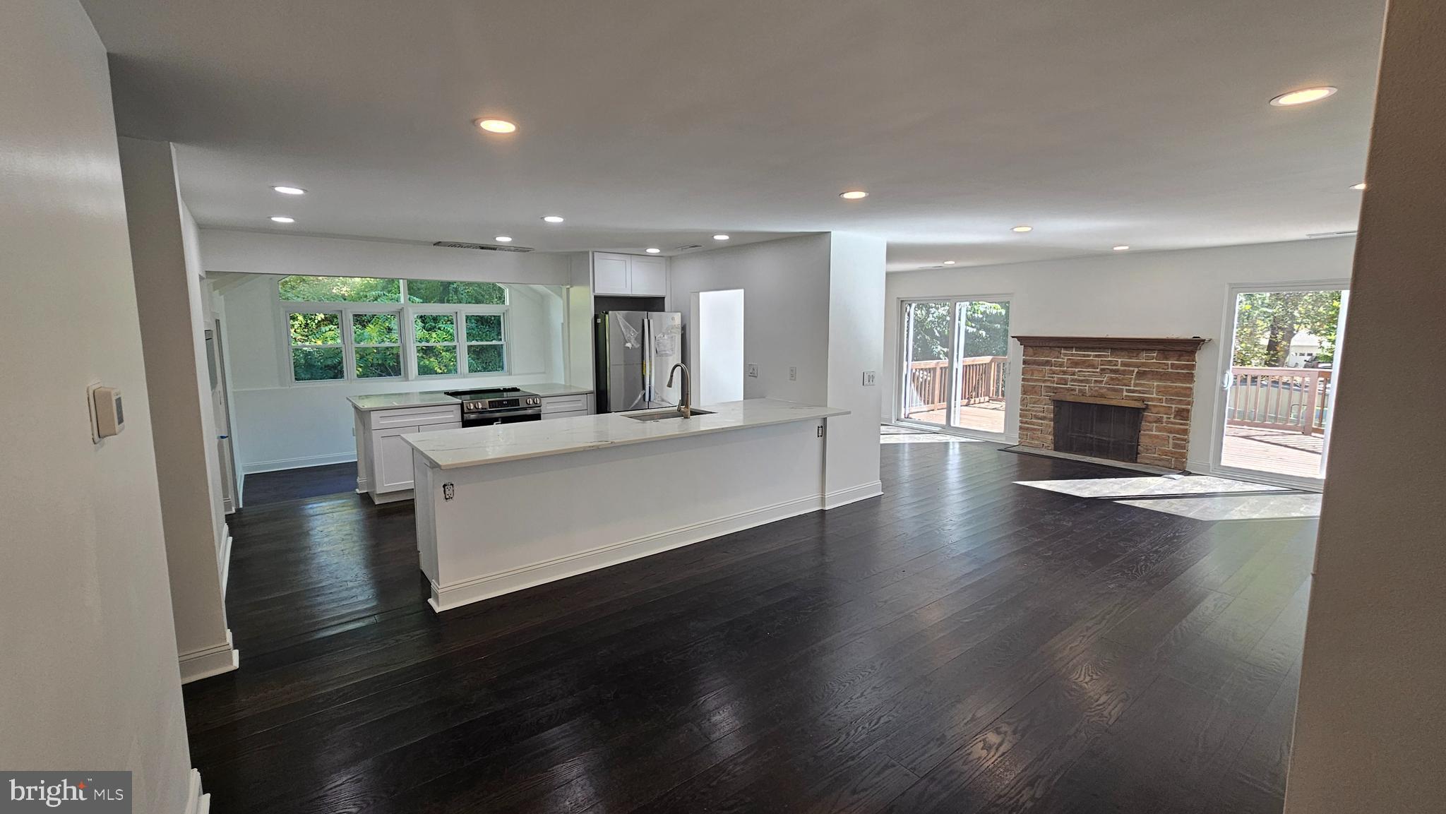 700 CROOKED LANE