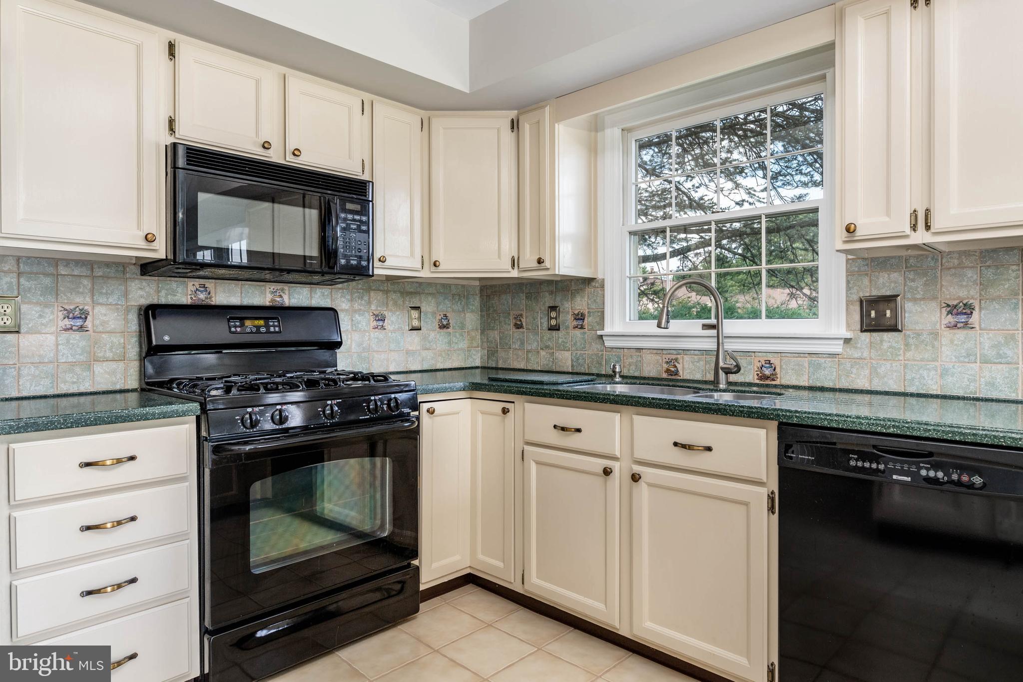 HUNTERS RUN - Residential