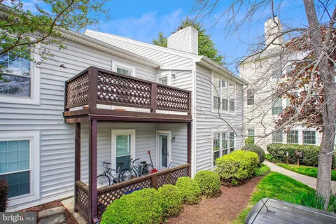 10151 Oakton Terrace Road Unit 10151, Oakton, VA MLS: VAFX2236418