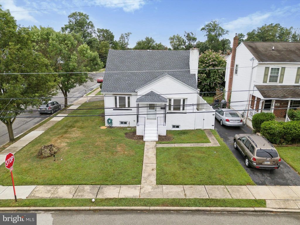 Photo of 505 Fernwood Avenue, FOLSOM, PA 19033 (MLS # PADE2098212)