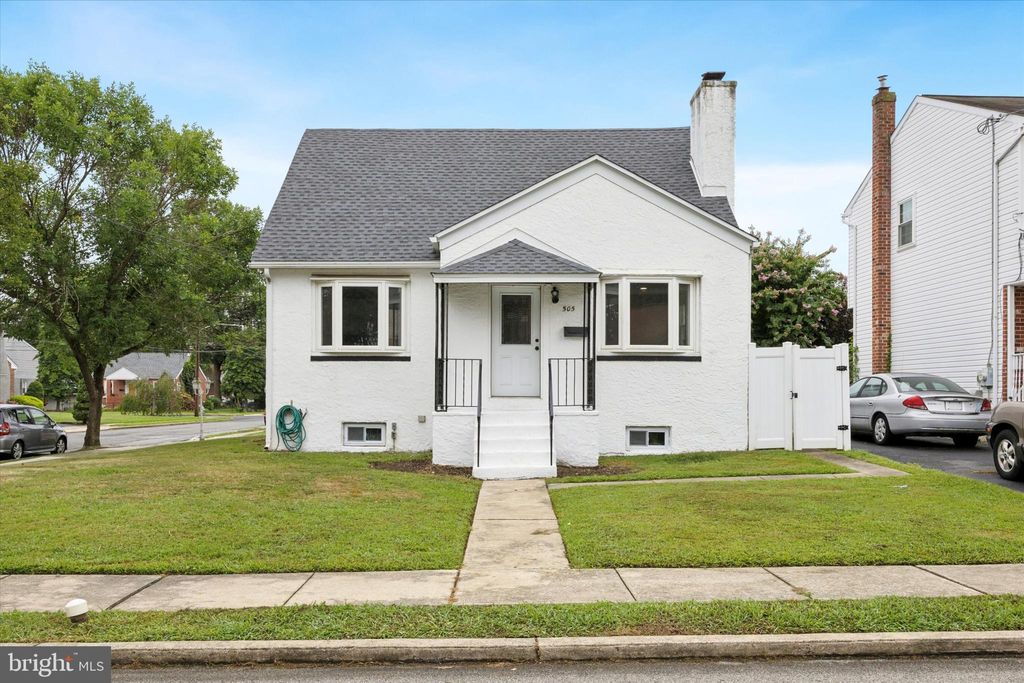 Photo of 505 Fernwood Avenue, FOLSOM, PA 19033 (MLS # PADE2098212)