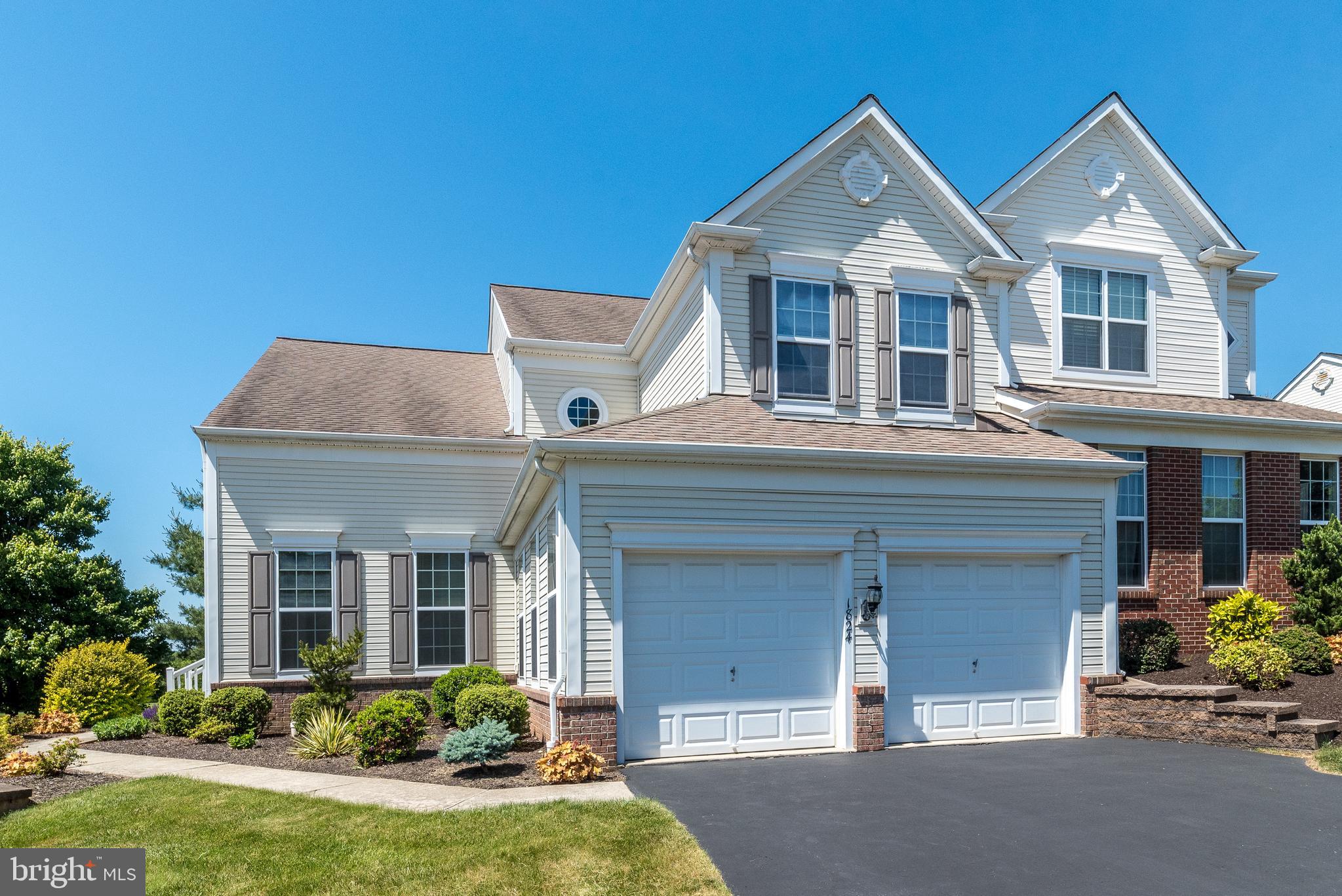 1824 EMERALD DRIVE